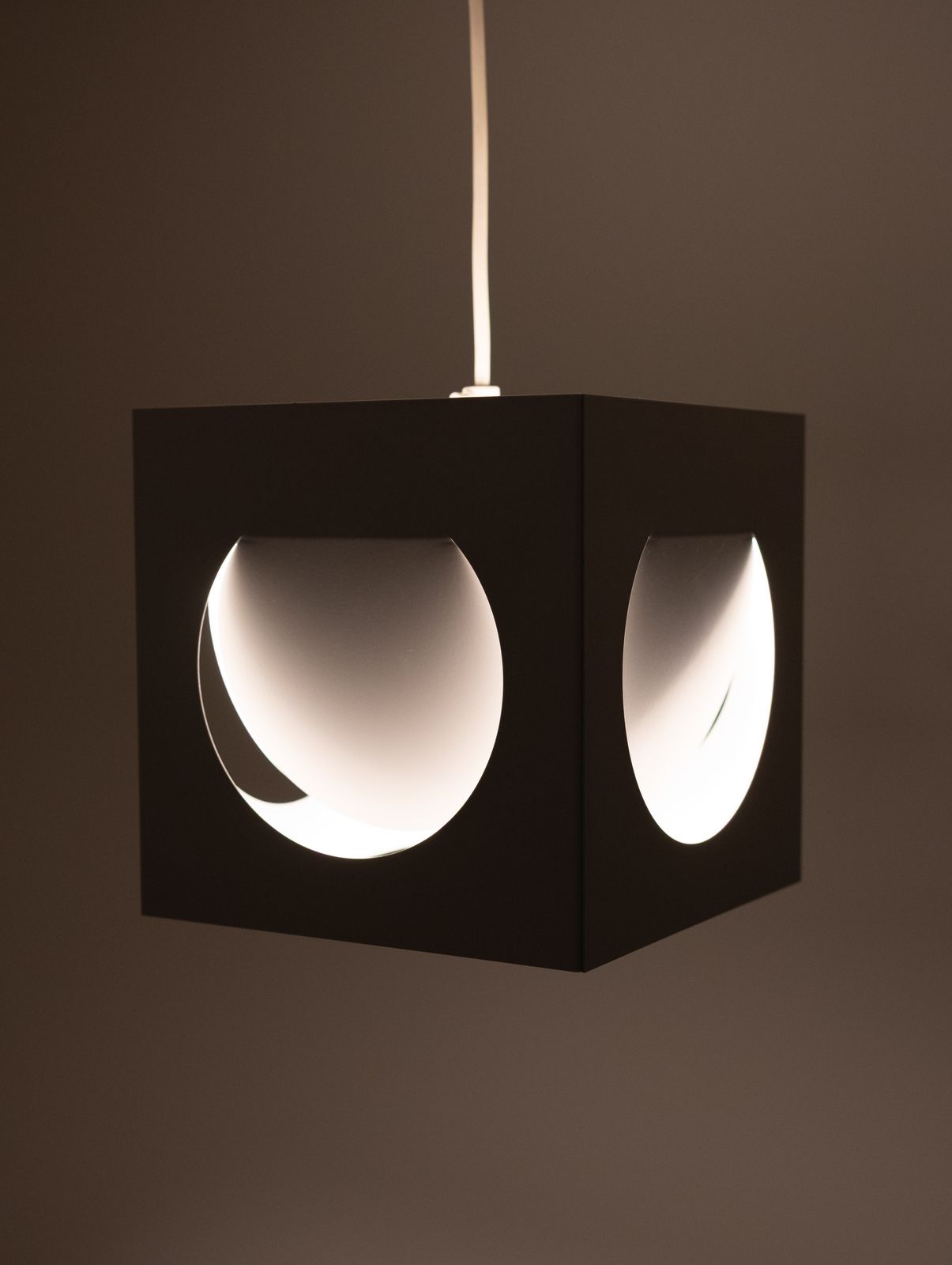 photo furniture Vierkante Metalen Hanglamp Van Shogo Suzuki Voor Orno, Finland, Ca. Jaren 1960