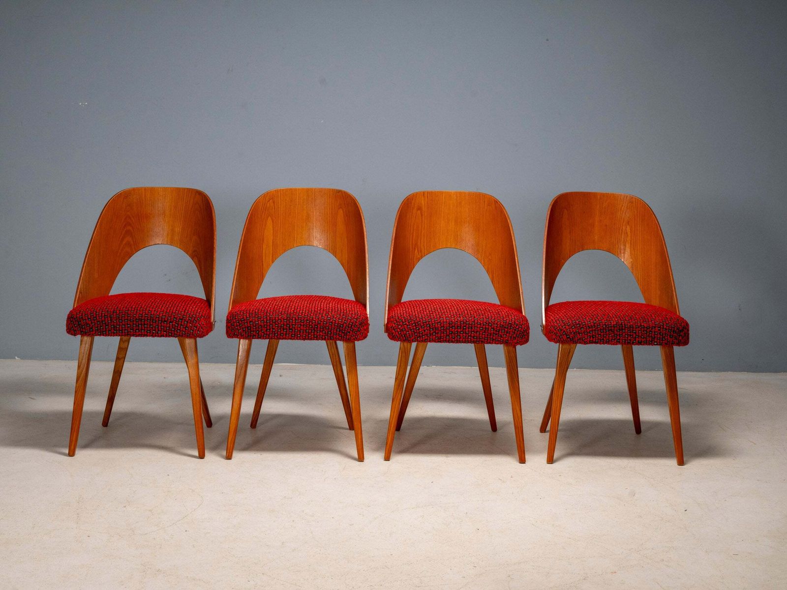 Antonín šuman Eetkamerstoelen, Tatra Nábytok, Tsjecho Slowakije Jaren 1960 photo vinterior