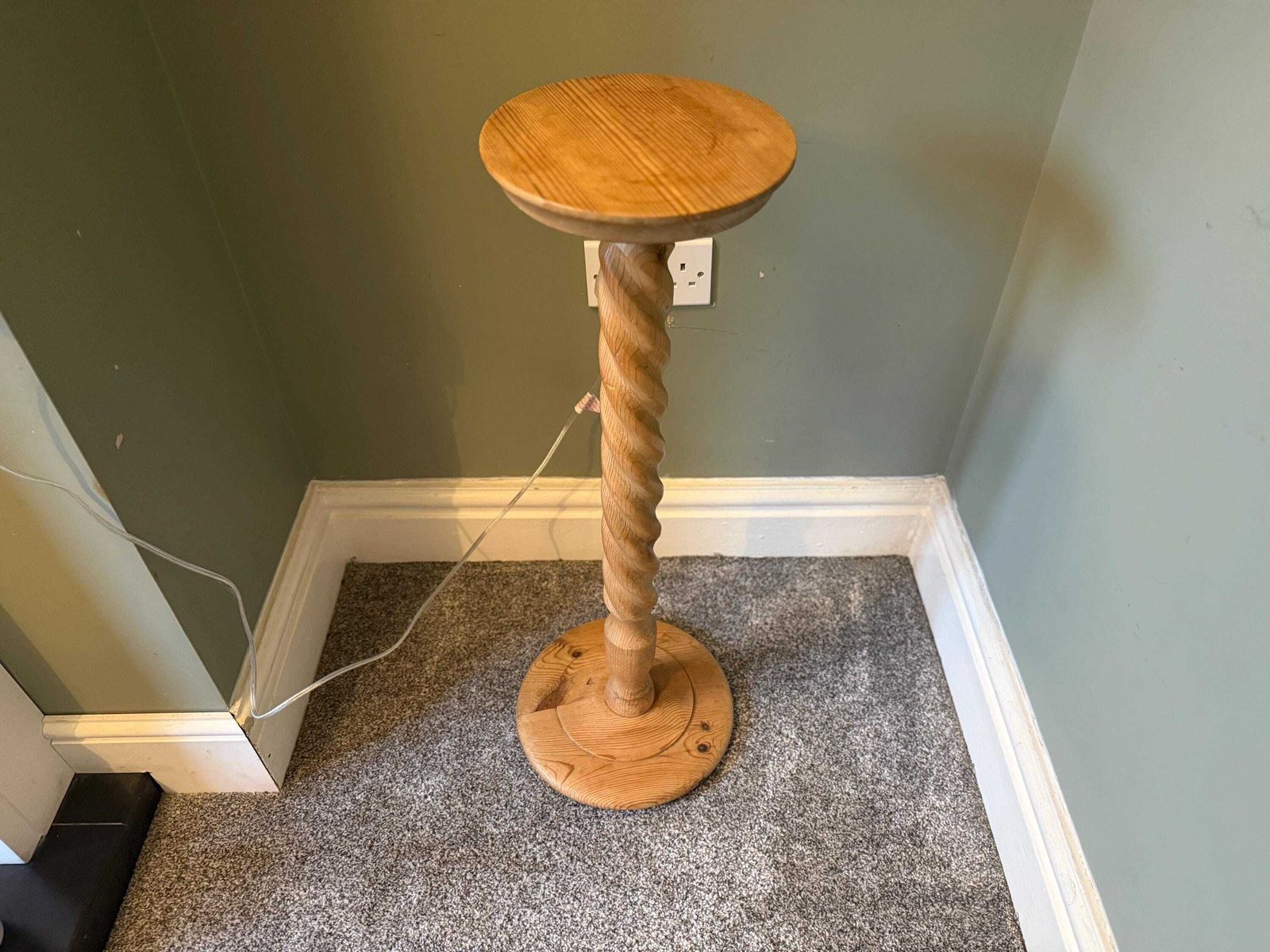 Vintage Solid Wood Plant Stand / Pot Stand / Pedestal Table / Lamp Stand