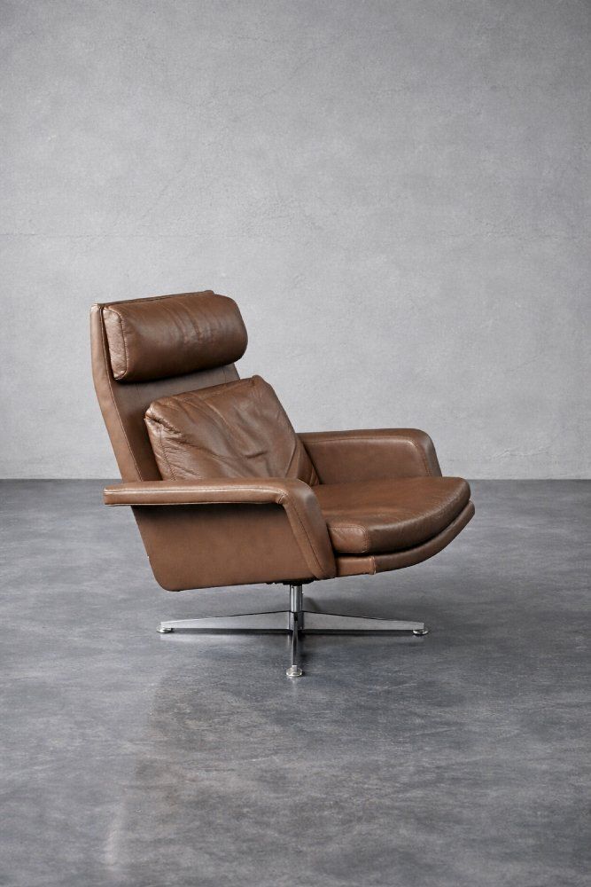 Set Mid Century Modern Deense Bruinleren Draaifauteuil Met Ottoman, Jaren 1970 photo vintage