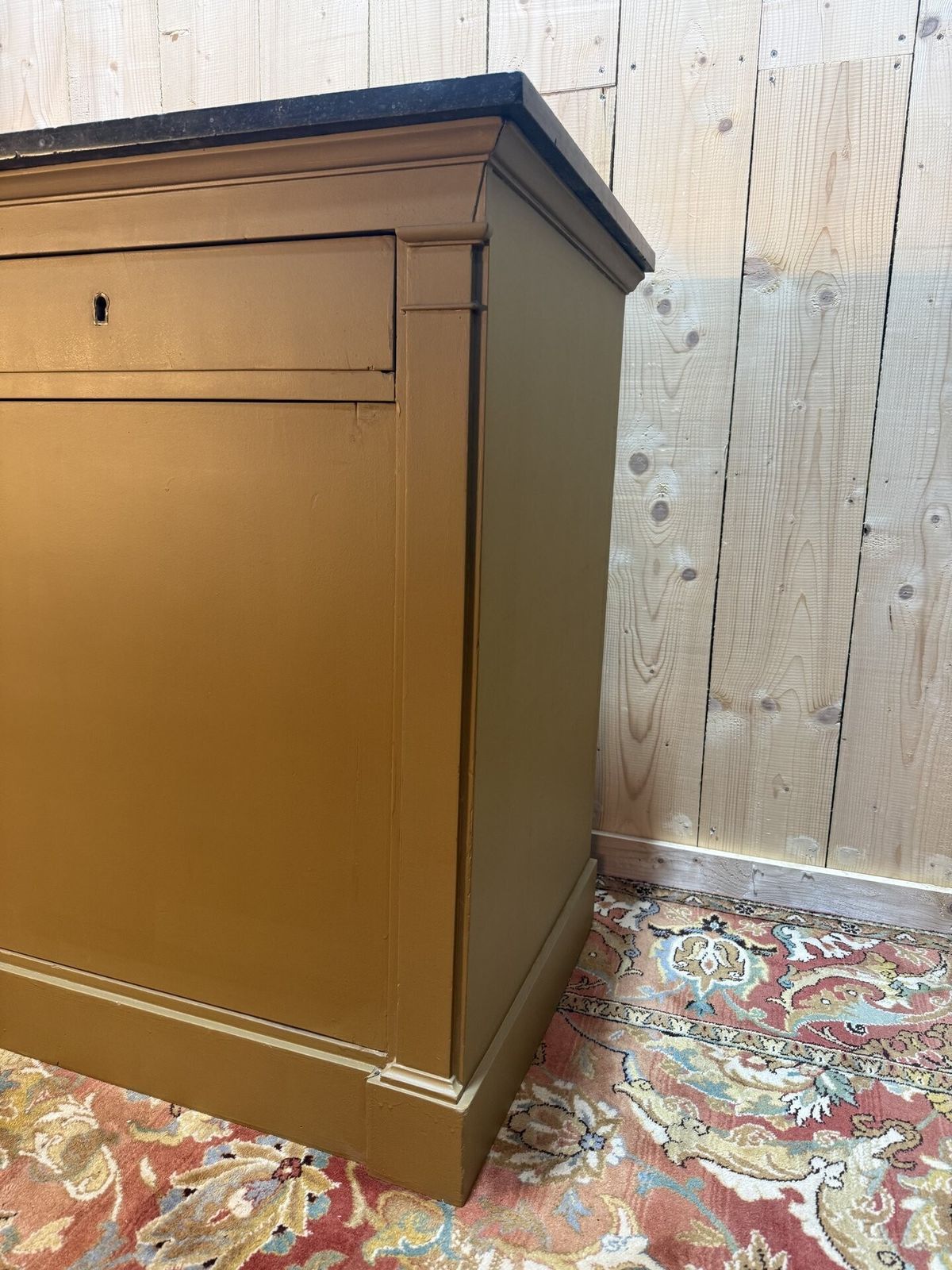 Buffet à Plinthes Louis Philippe En Bois Peint Et Marbre Noir photo buy