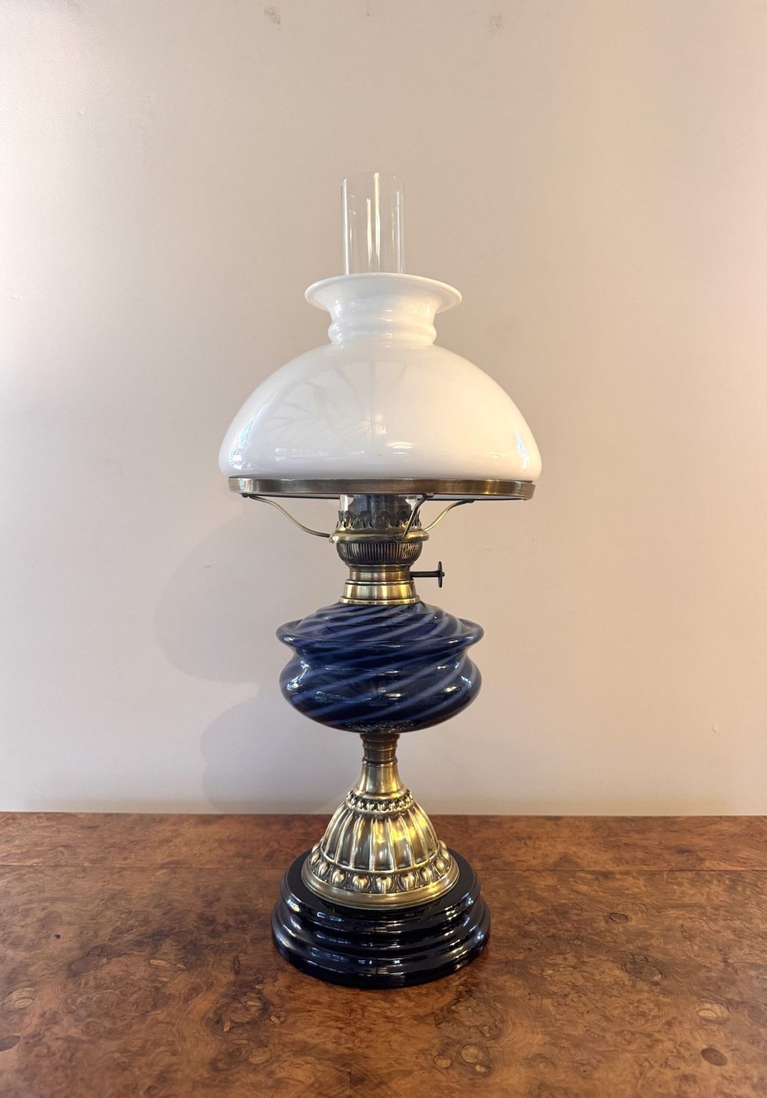 Lovely Quality Antique Oil Lamp photo Lighting
