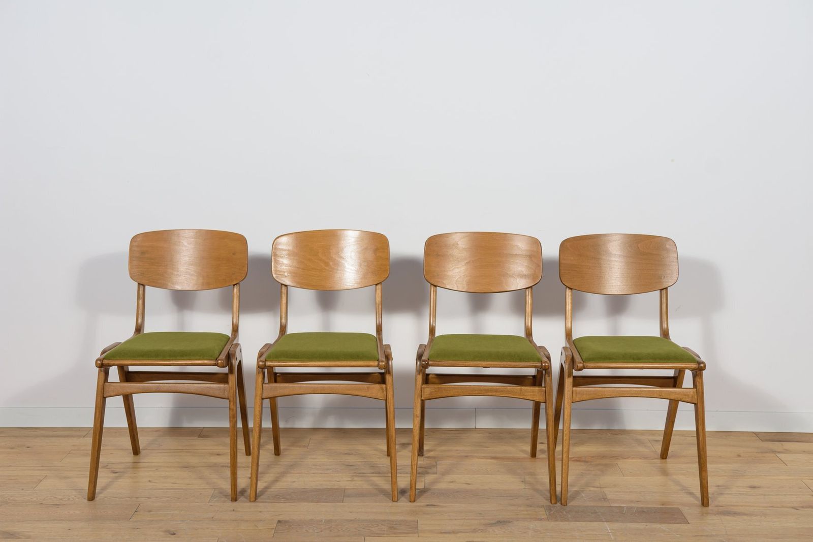 Model 229xb Boomerang Dining Chairs From Goscinski Furniture Factory, Poland, 1960s, Set Of 4 photo for sale