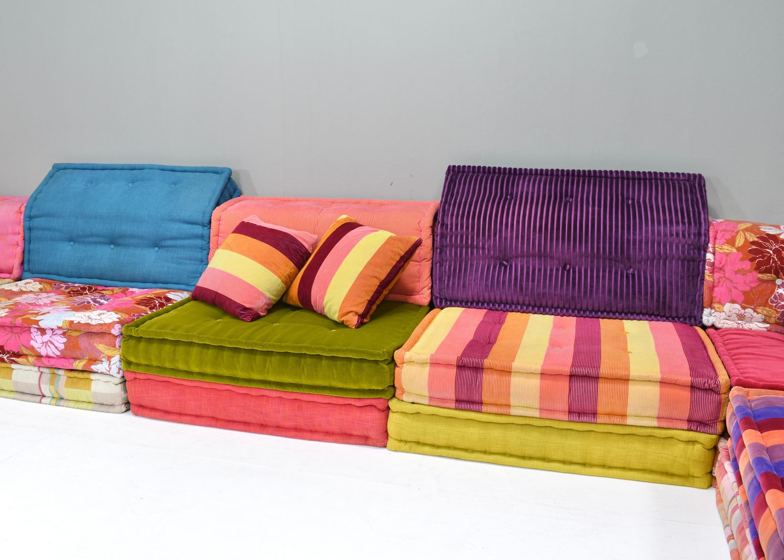 photo vinterior Mah Jong 33 Piece Sofa By Hans Hopfer In Missoni / Kenzo Fabric For Roche Bobois