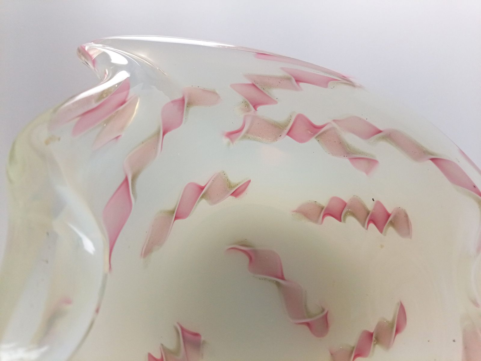 Murano Opaline Glass Bowl With Pink Zanfirico, Fratelli Toso, 1950s Italy photo Home Decor