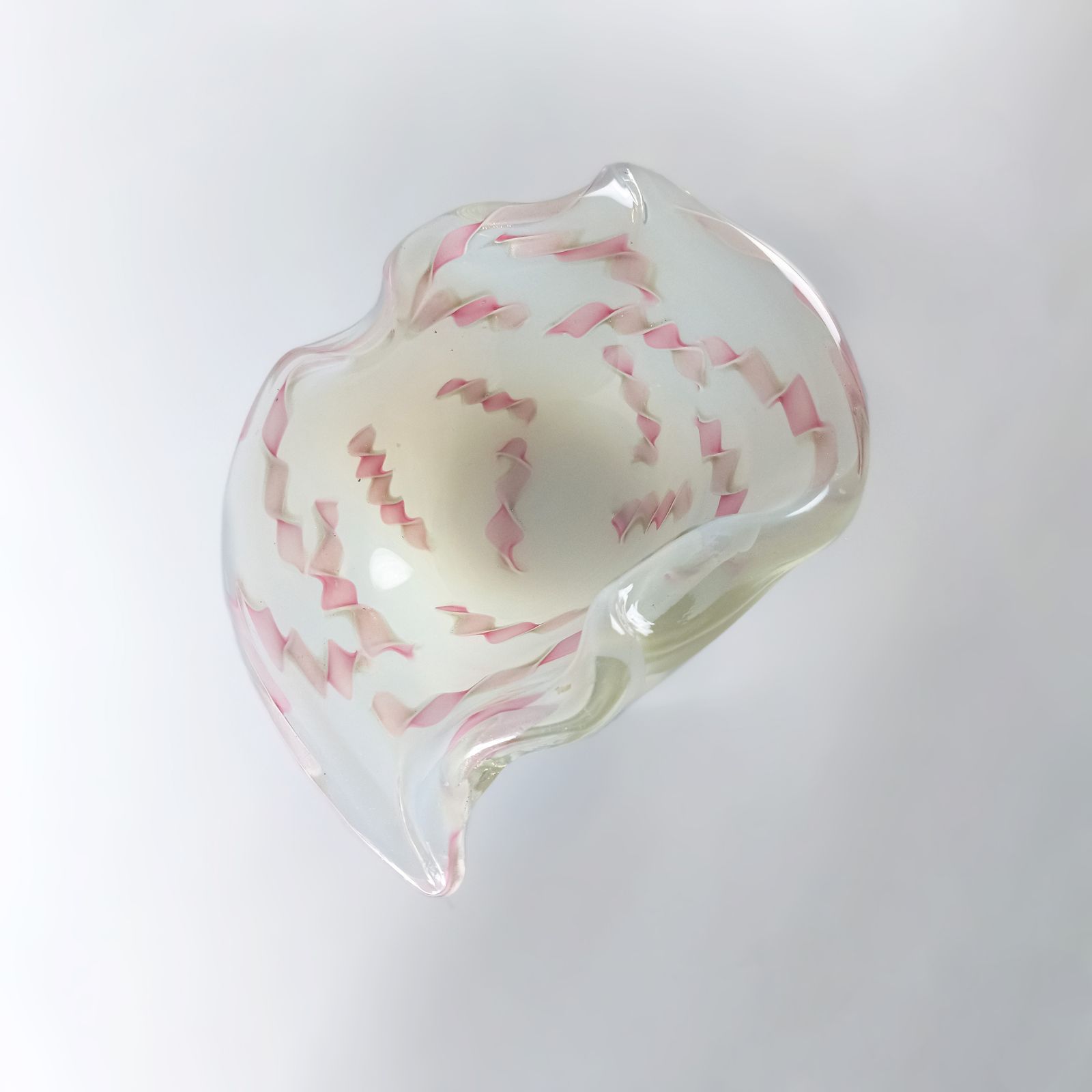 Murano Opaline Glass Bowl With Pink Zanfirico, Fratelli Toso, 1950s Italy photo 470.0