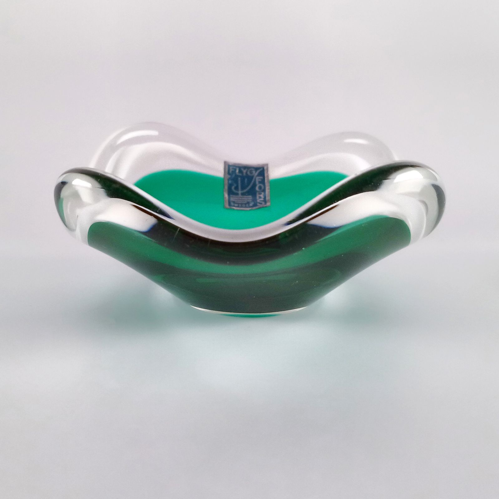Green And White Glass 'Coquille' Bowl By Paul Kedelv For Flygsfors, Sweden, 1953 photo furniture