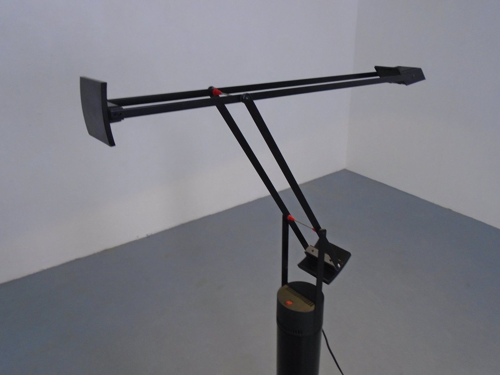 772.0 Tizio Floor Lamp By Richard Sapper For Artemide, 1980s photo
