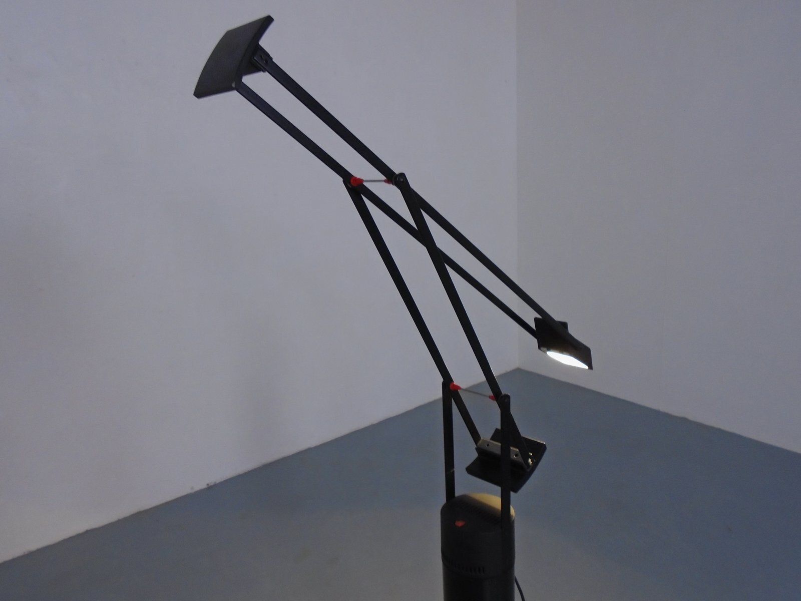photo vinterior Tizio Floor Lamp By Richard Sapper For Artemide, 1980s