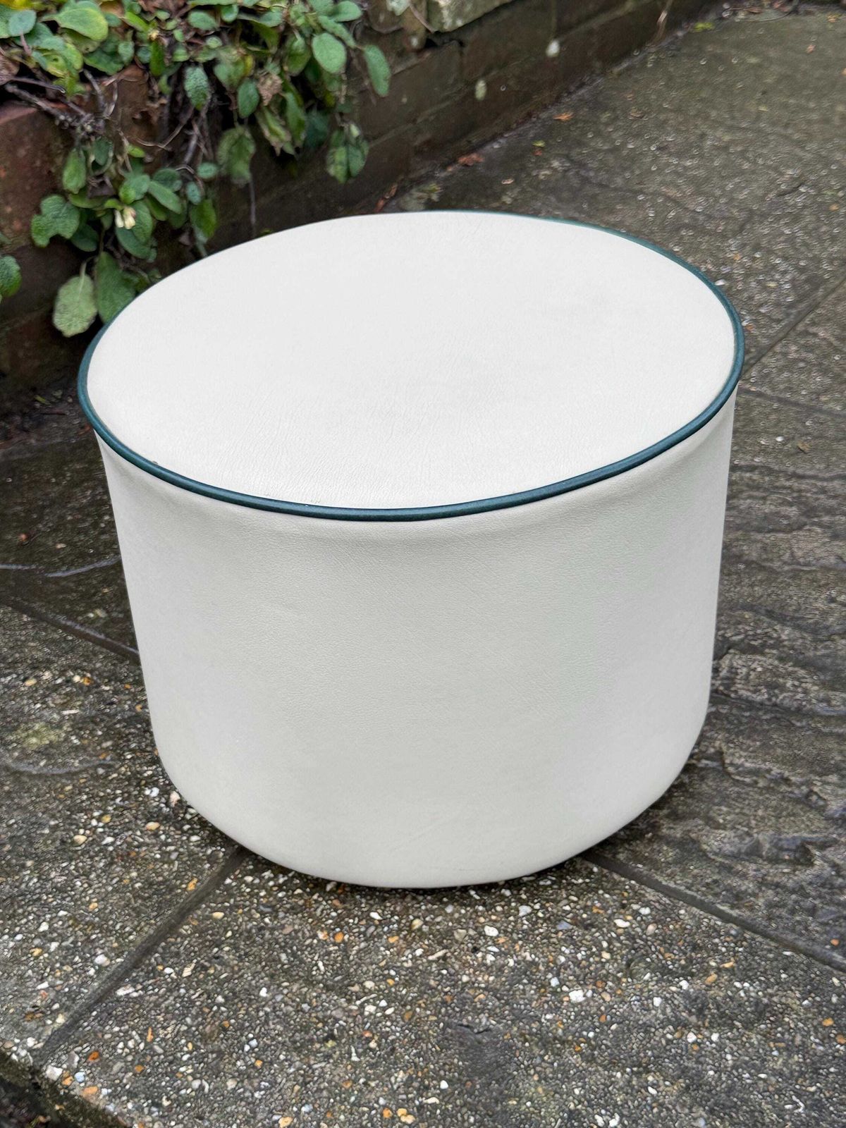 photo vintage Vintage Faux Leather Cream Cylinder Stool / Ottoman With Dark Green Trim, C. 1970s–Early 1980s