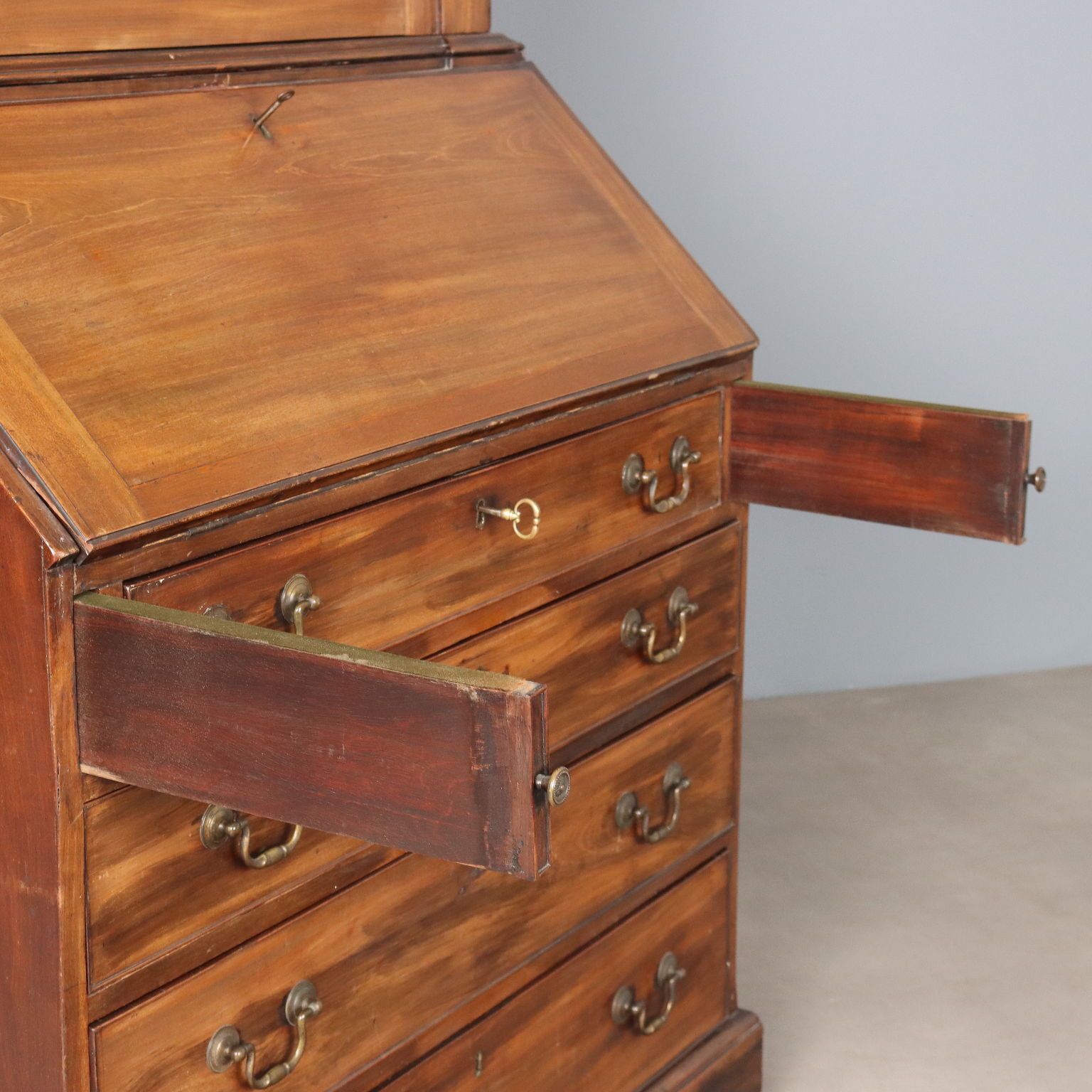 photo furniture Antique Trumeau Mahogany Leather United Kingdom XIX Century