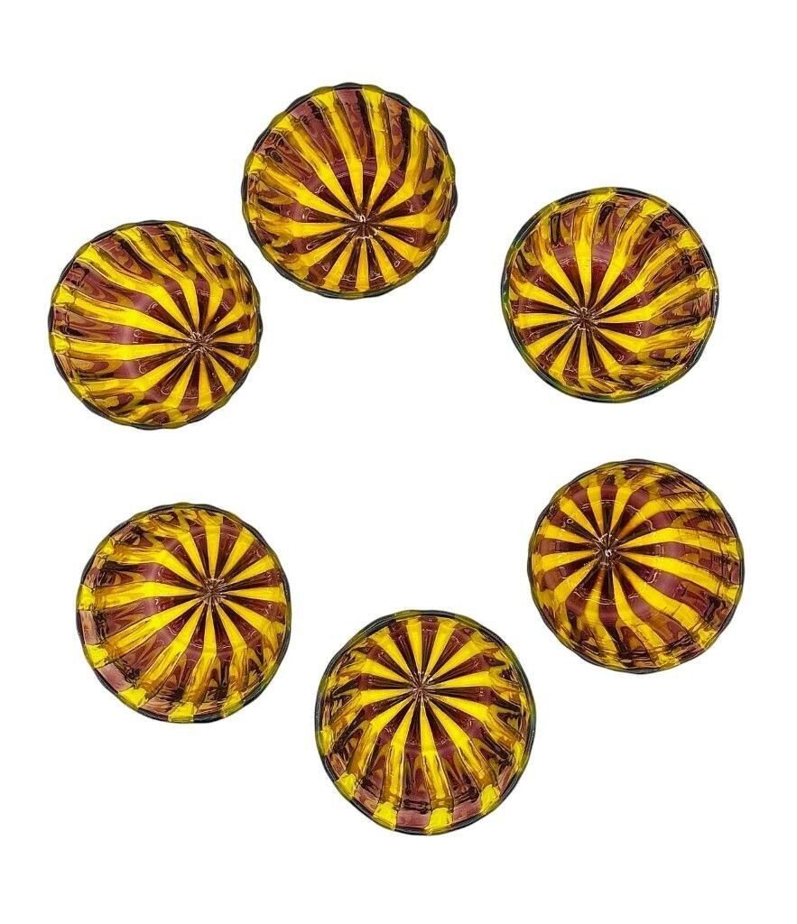 photo vintage A Set Of Six Wonderful Italian Handblown Murano Glass Tumblers With Brown And White Stripes