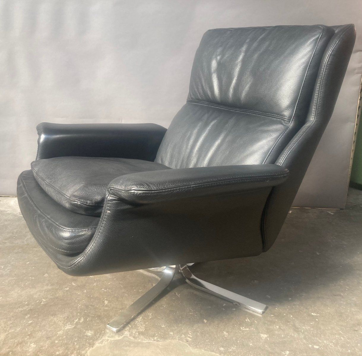 Italian Black Leather Swivel Chair In The Style Of Minotti, 1970s photo furniture