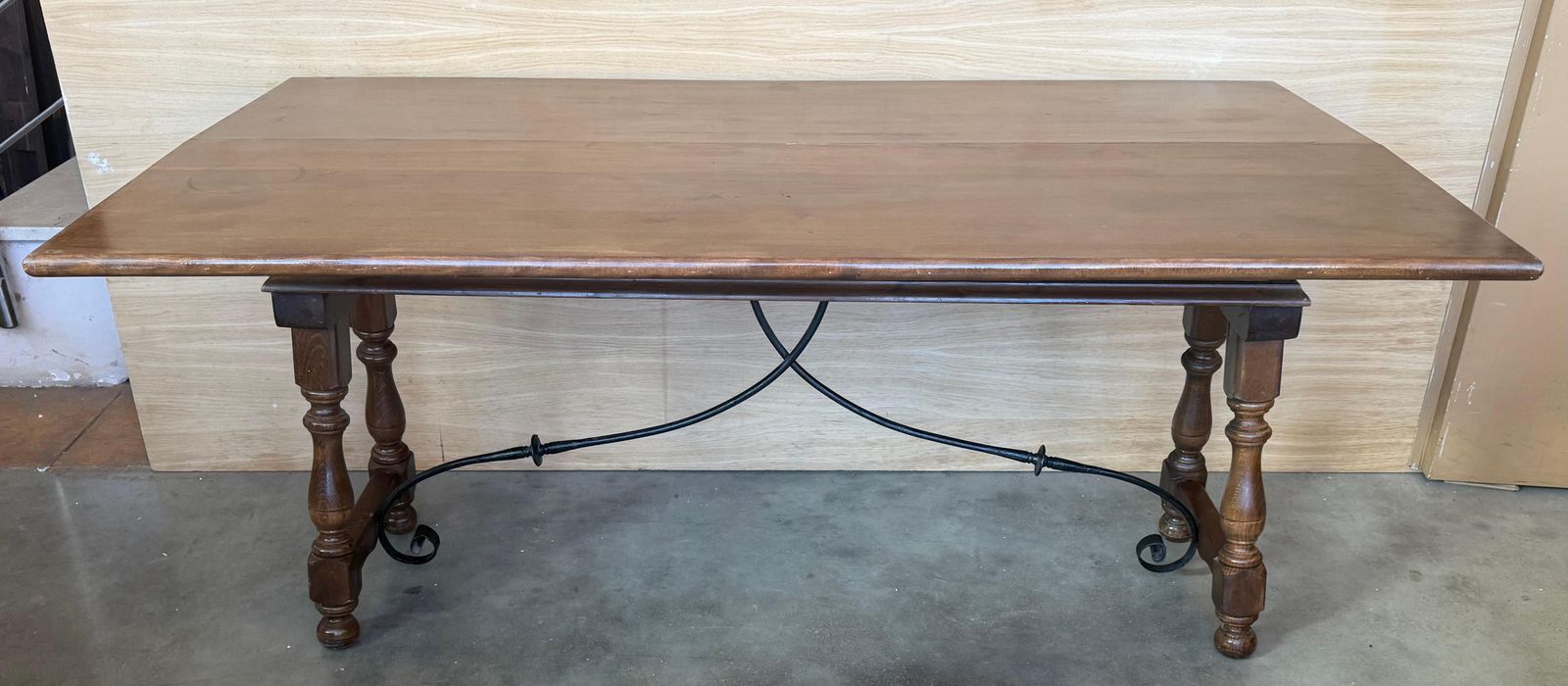 photo furniture Console espagnole à abattant du début du XXe siècle, avec entretoise en fer et 3 tiroirs