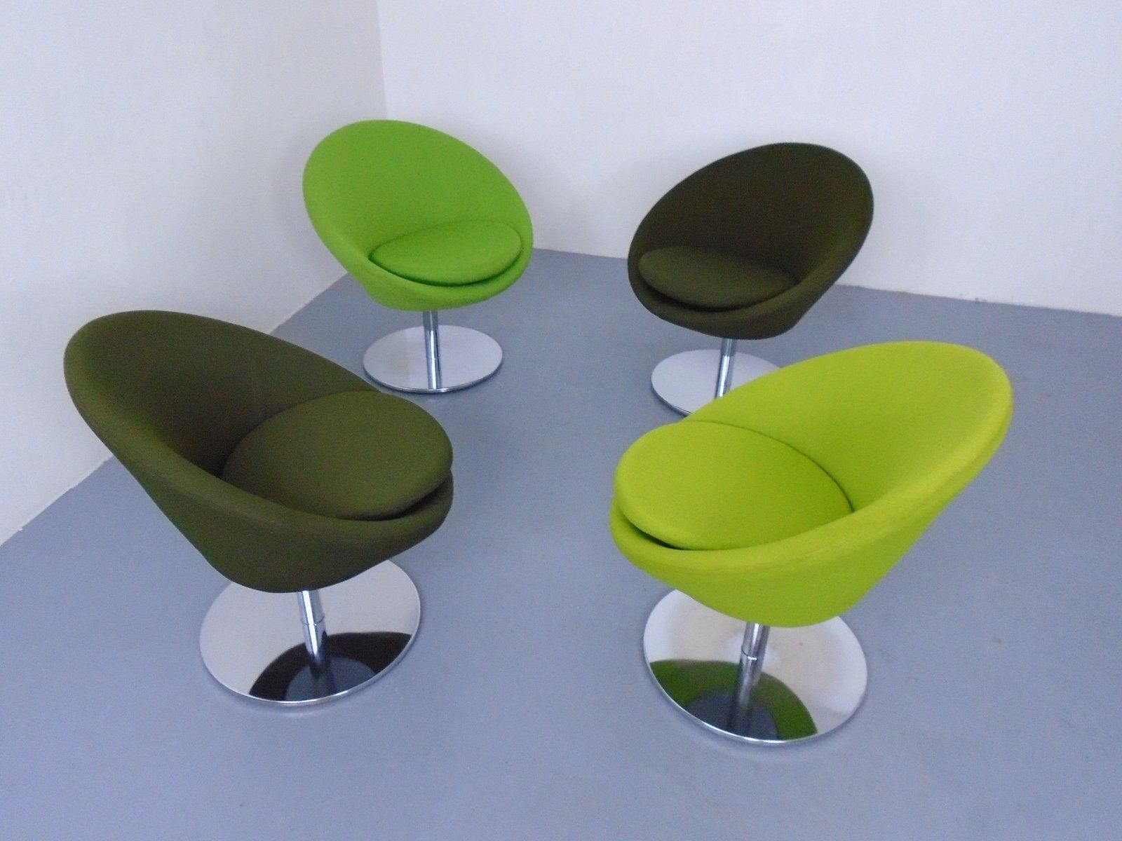 Furniture Allermuir Conic Swivel Club Chairs & Table, Uk, 2015, Set Of 5 photo