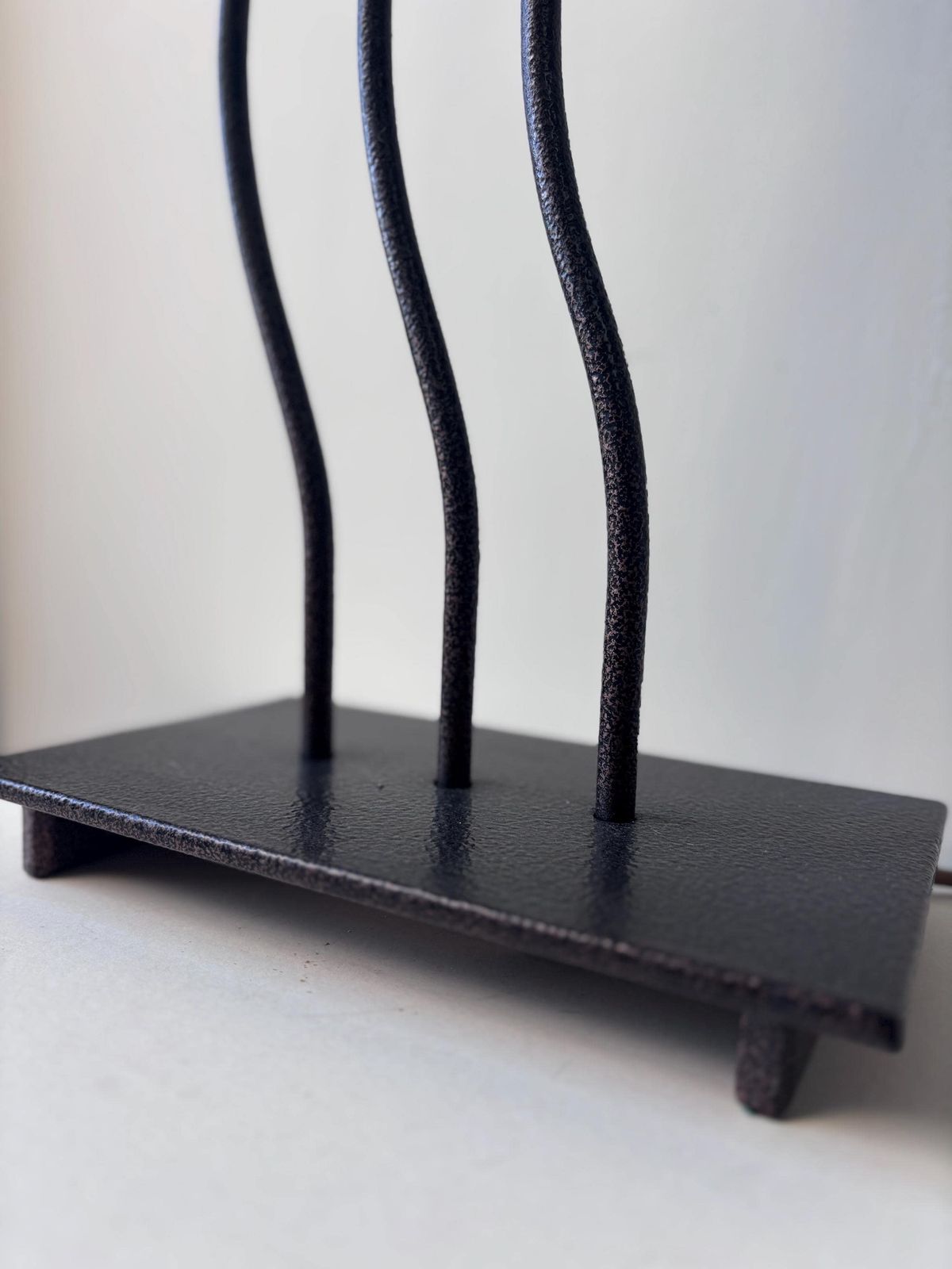 Vintage Postmodern Wave Table Lamp | Sculptural Wrought Iron Wiggle Lamp | Memphis Style Hammered Metal Lighting photo vinterior