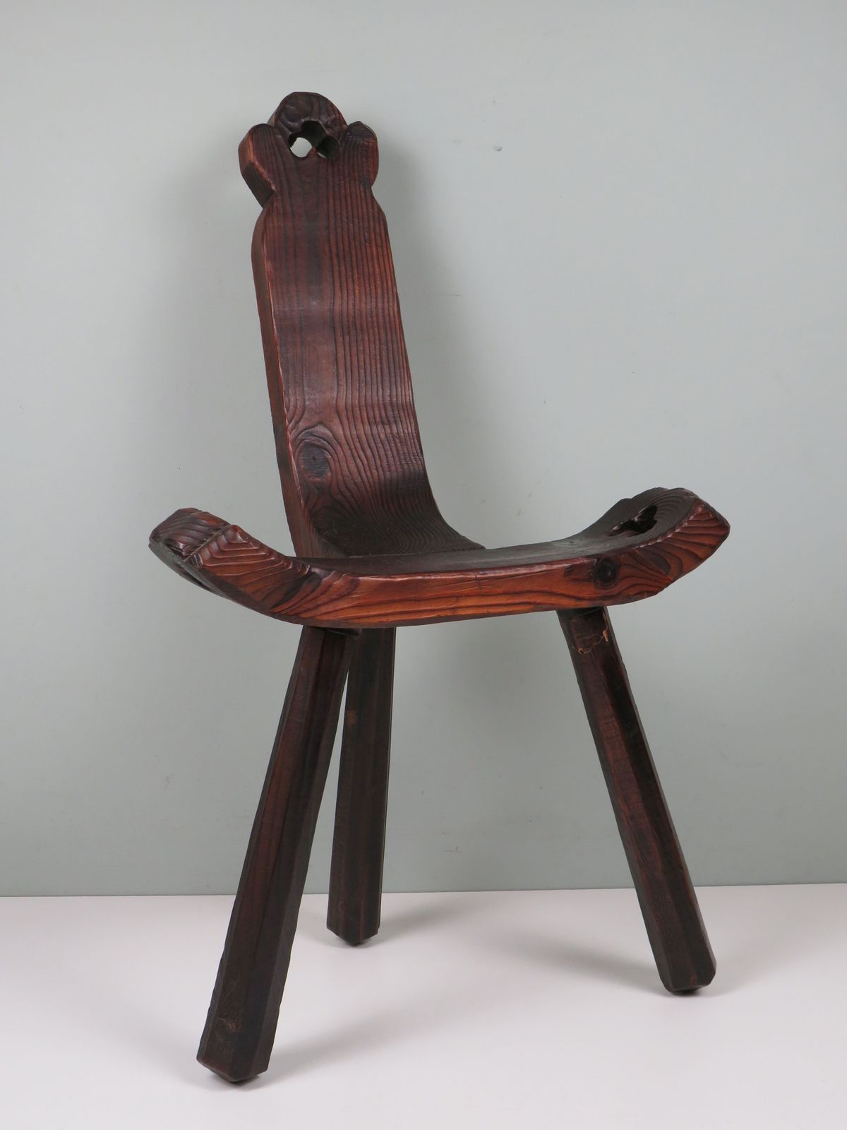 Spanish Mid Century Carved Wooden Birth Stool – Brutalist Style photo vintage