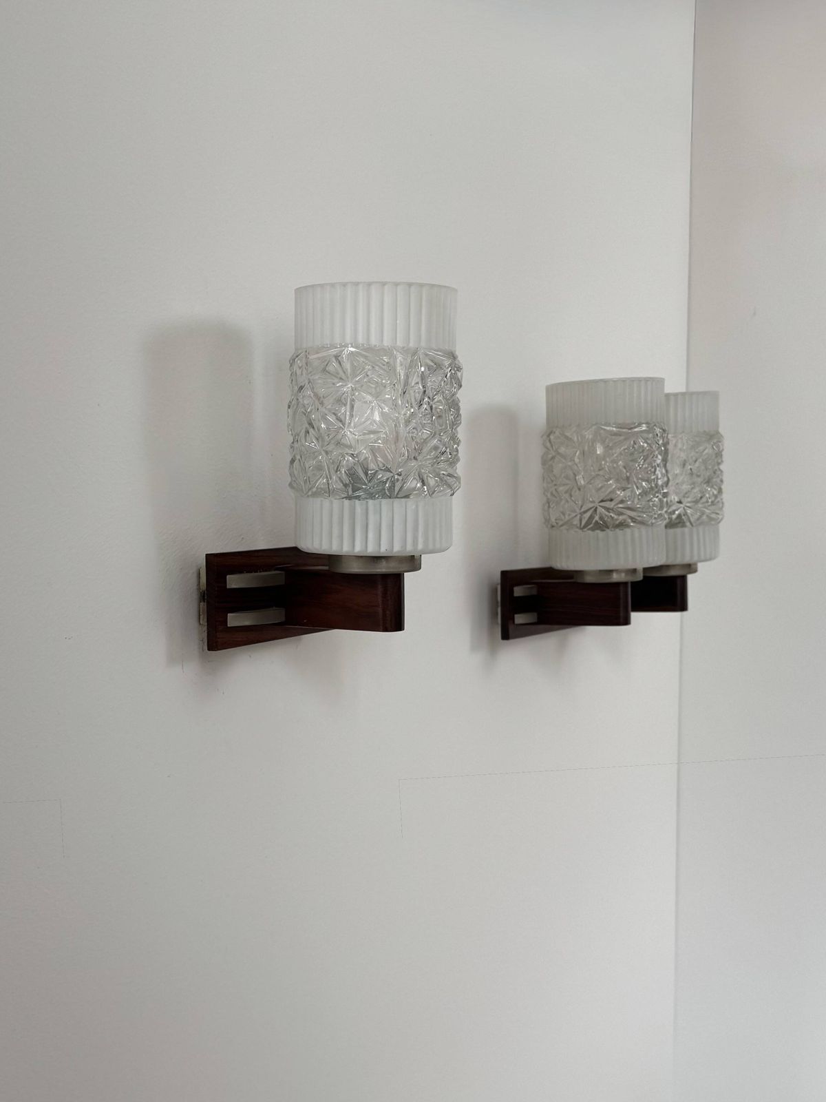 photo vinterior Pair Of Vintage Wall Lights, Chrome, Rosewood And Pressed Molded Glass, France
