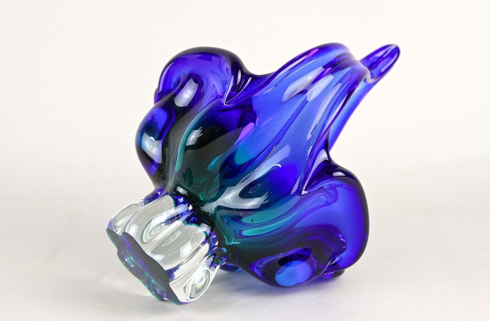 photo vinterior Blue Murano Glass Basket With Curved Handles, Mid Century It Ca. 1960