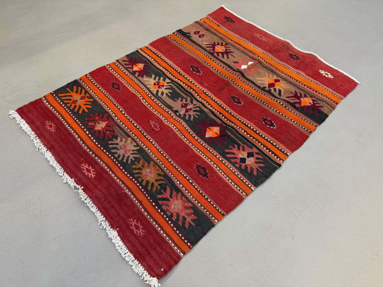 Medium Vintage Turkish Kilim Rug 125x88 Cm Wool Kelim 2516 photo for sale