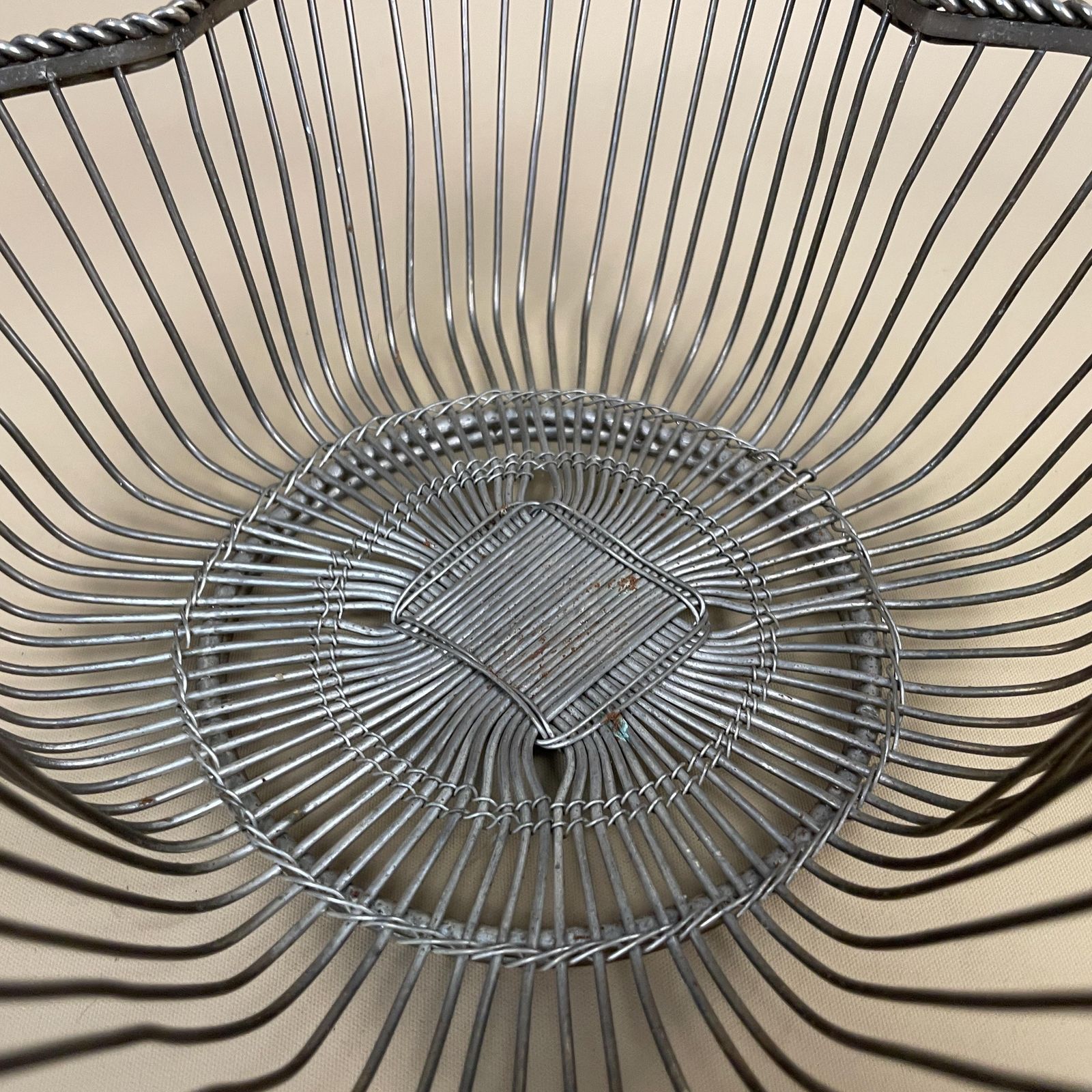 Silver Metal Wire Fruit Bowl Handmade Cage Basket Table Center Piece Rustic Modern Kitchen Decor Home Styling Decorative Display Bowl photo for sale
