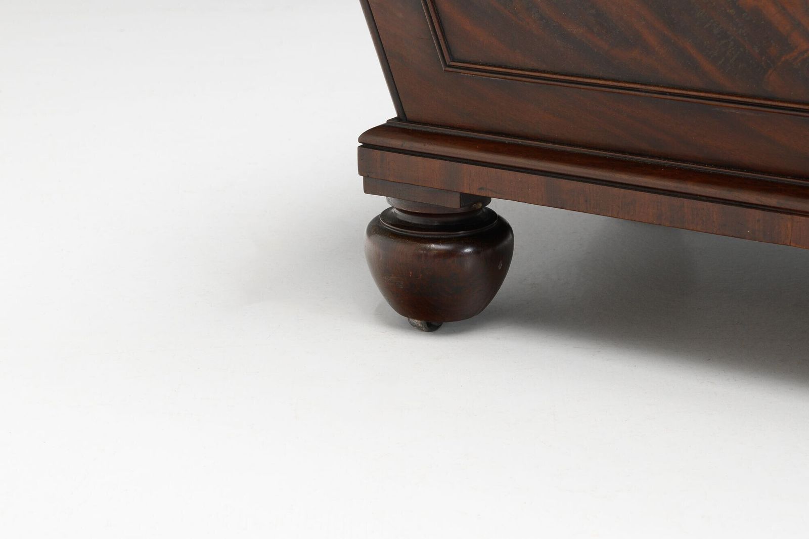 Mahogany Cellarette, 1800s, Antique photo Furniture