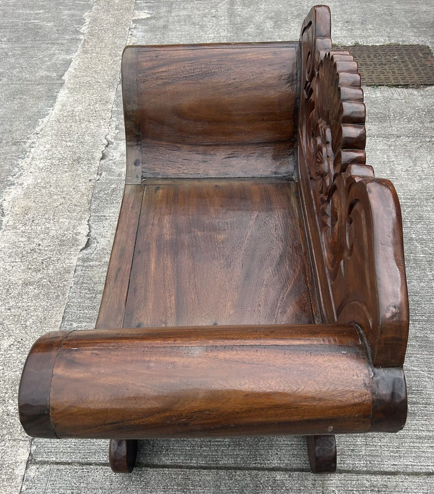 photo vinterior Vintage Solid Hardwood Balinese Carved Splay Arm Settle Hall Bench Seat