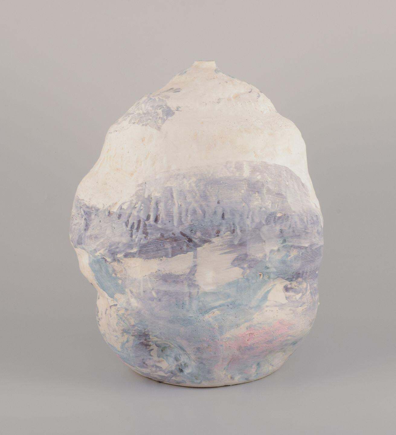 Christina Muff, Contemporary Danish Artist. Unique Vase In Pinching Technique. photo vinterior