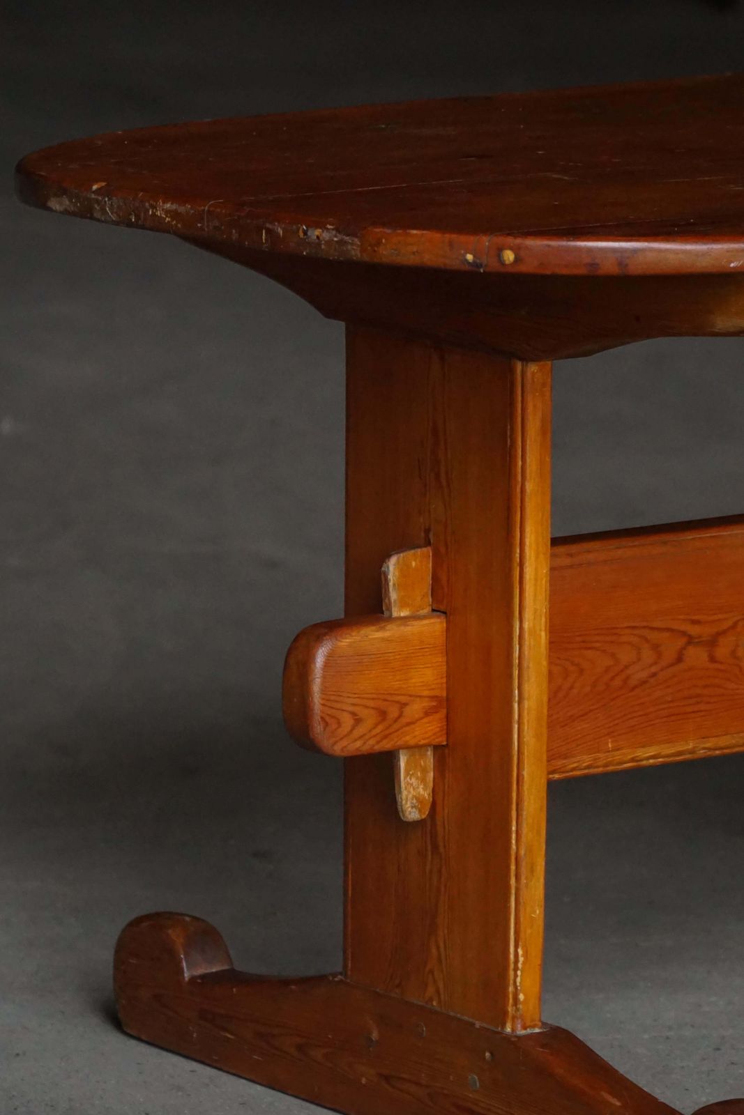 photo vinterior Primitive Swedish Oval Dining Table In Pine, Early 20th Century
