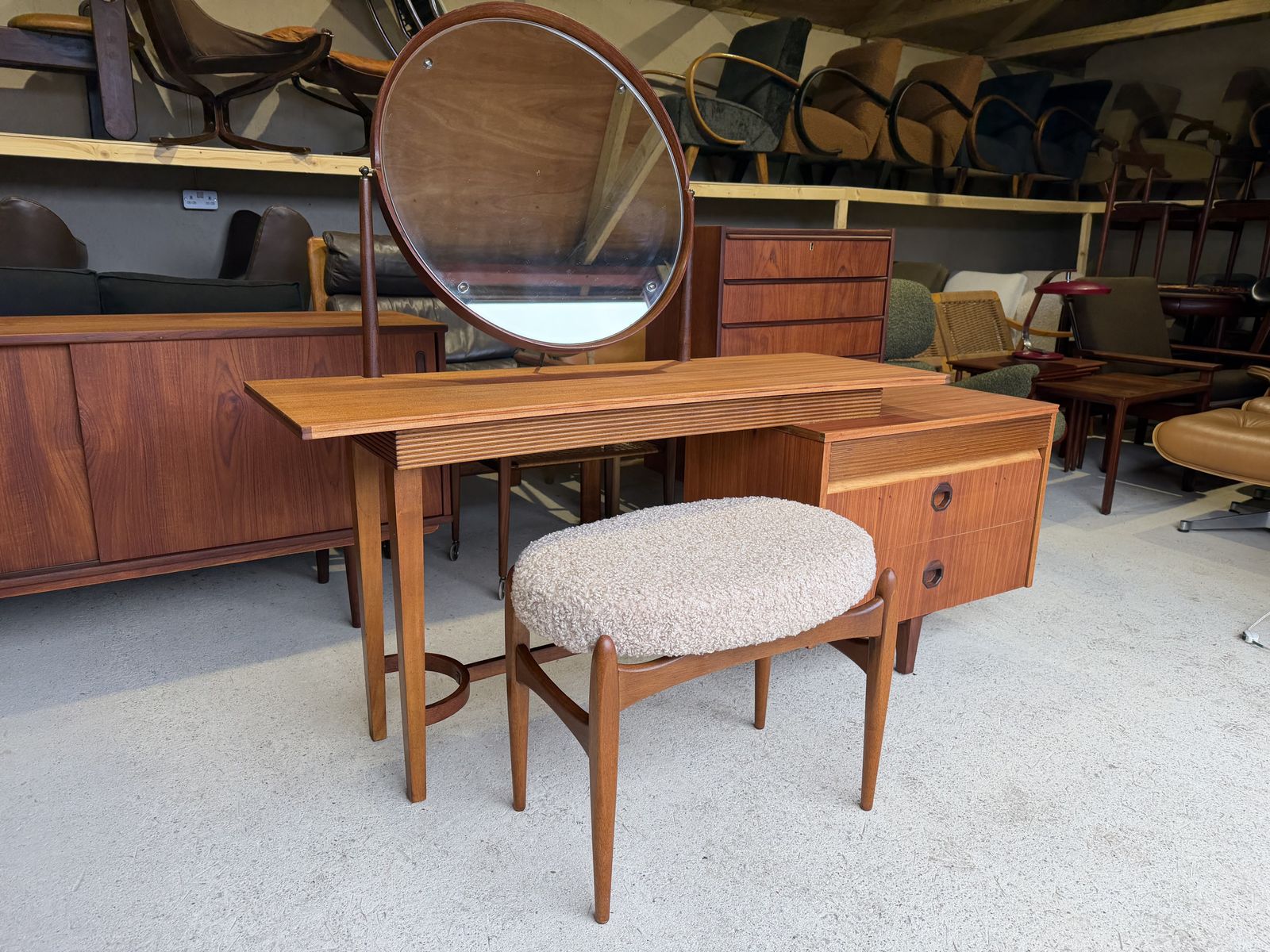 1385.0 Mid Century Elliots Of Newbury Dressing Table & Stool, Vanity Table photo