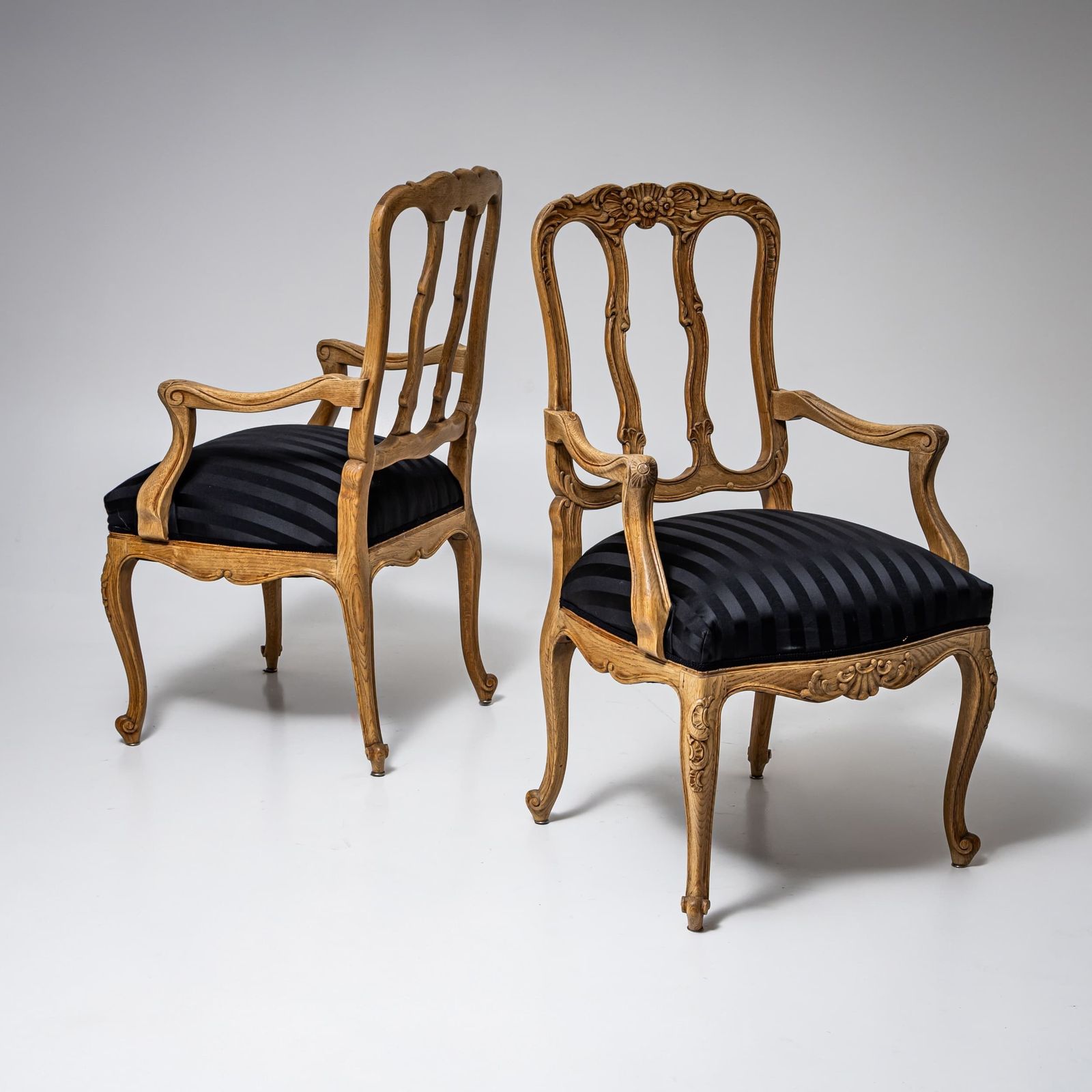 photo for sale Set Van Zes Stoelen En Twee Fauteuils In Louis XV Stijl, 20e Eeuw