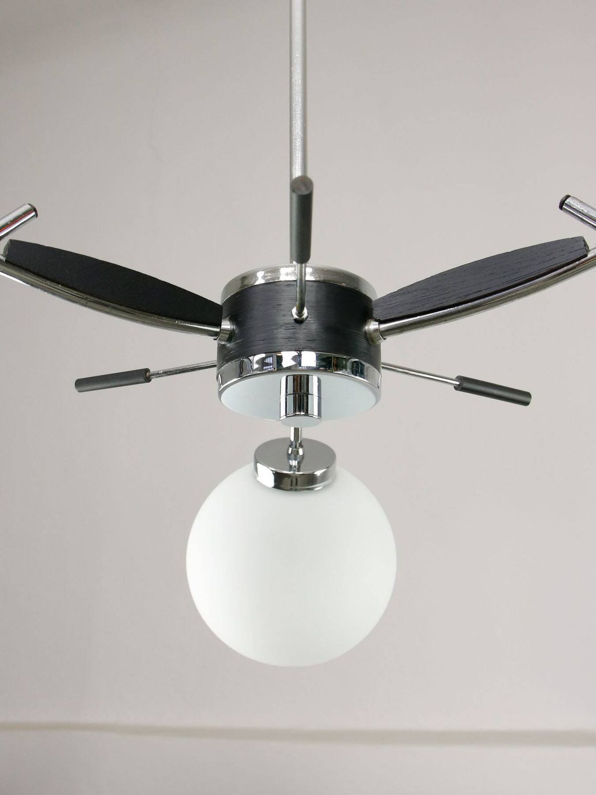 photo vintage Space Age Italian Chrome And Opaline Chandelier, 1970s