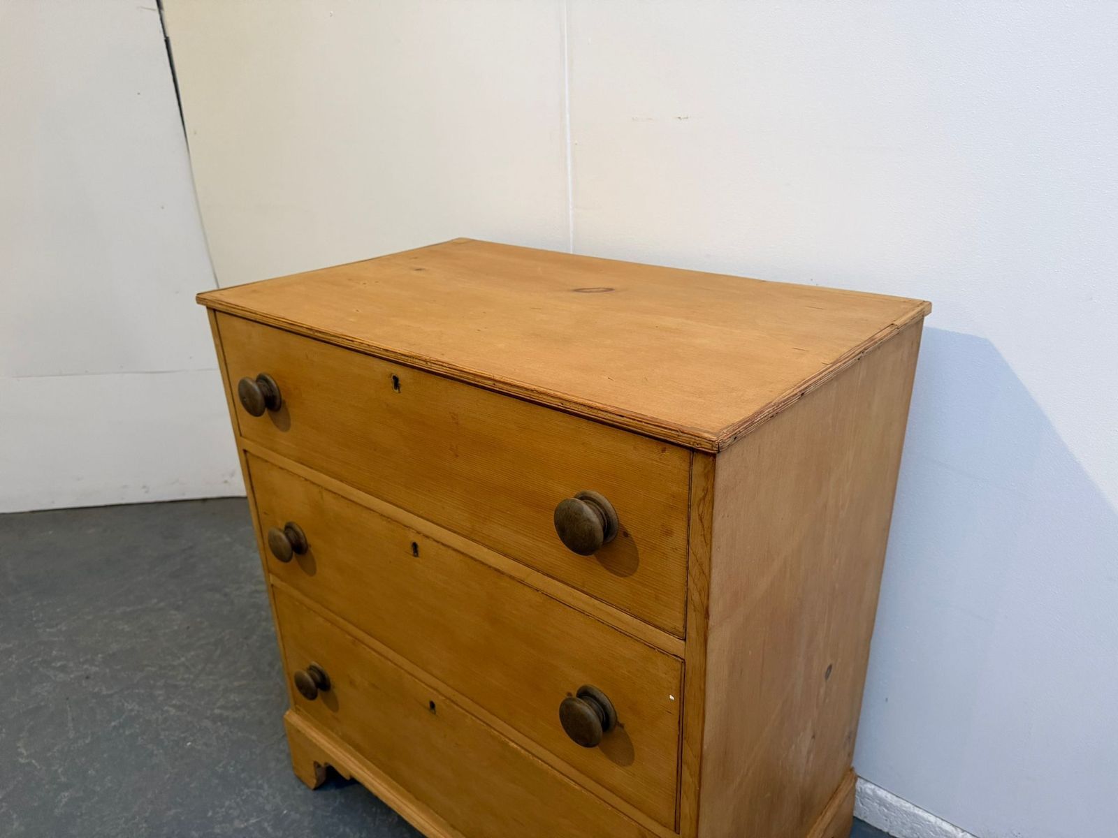 A Regency / Georgian Pine Small Waxed 3 Drawer Chest Of Drawers photo Furniture
