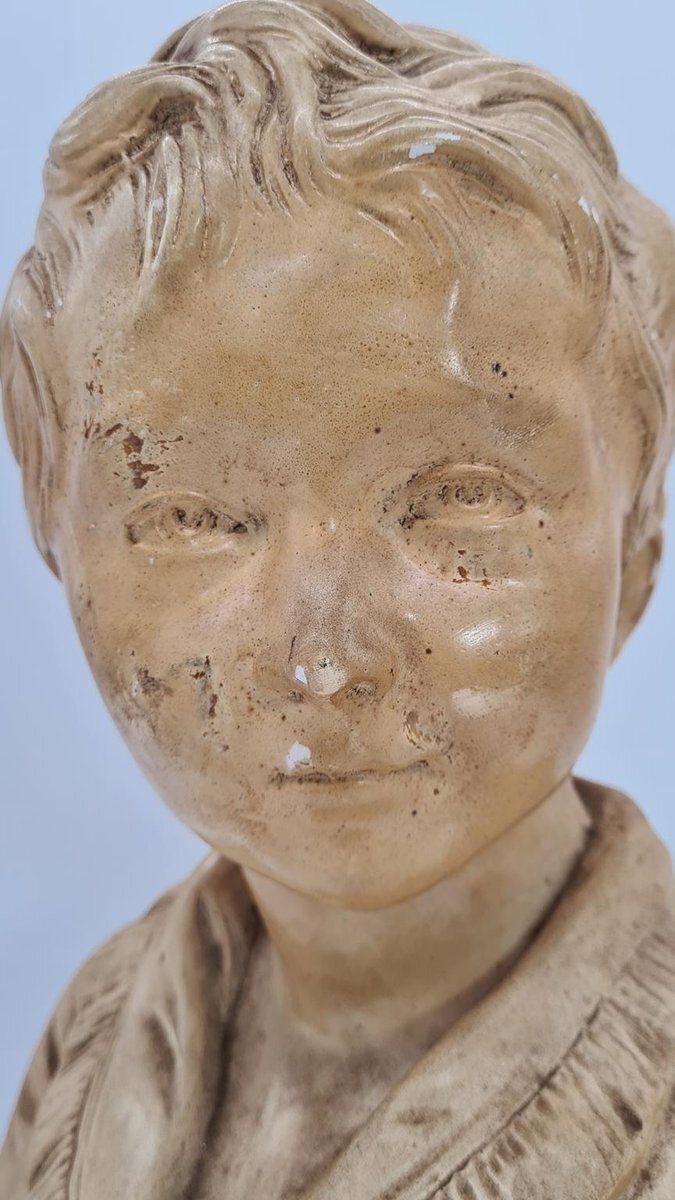 photo vinterior Bust Of Boy In Plaster, 1890s