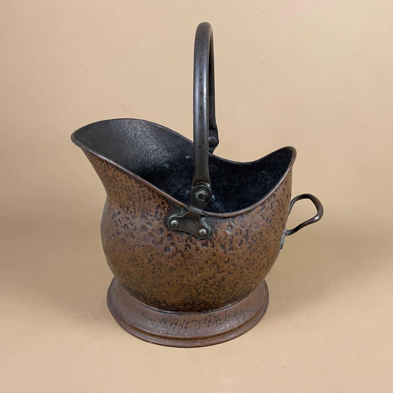 Antique Metal Copper Coal Bucket Handle Fireside Fire Side Scuttle Copper Helmet Farmhouse Cottage Aged Patina Vintage Fireplace Hammered