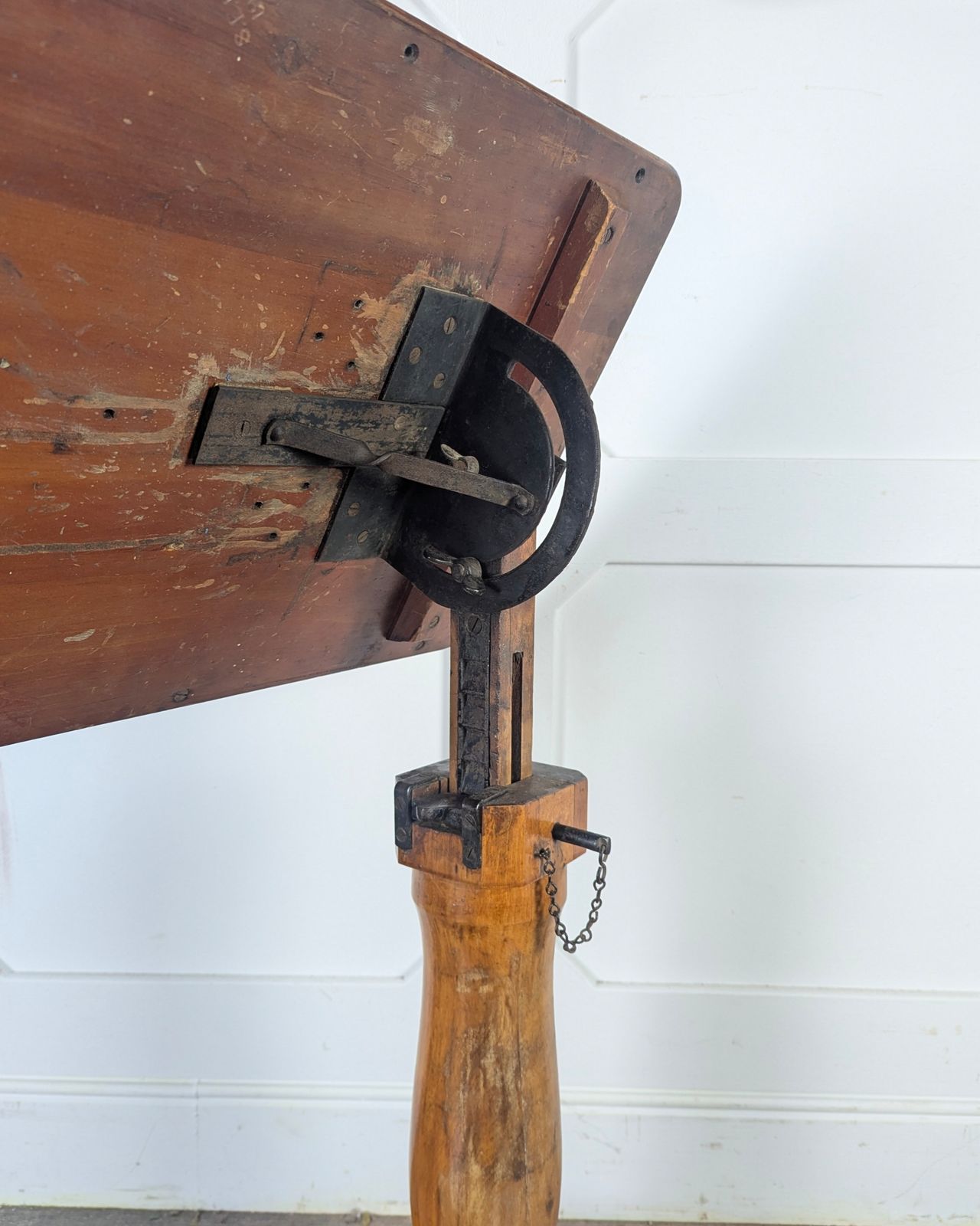 photo vinterior Early 20th Century Adjustable Pine Reading Table / Lectern