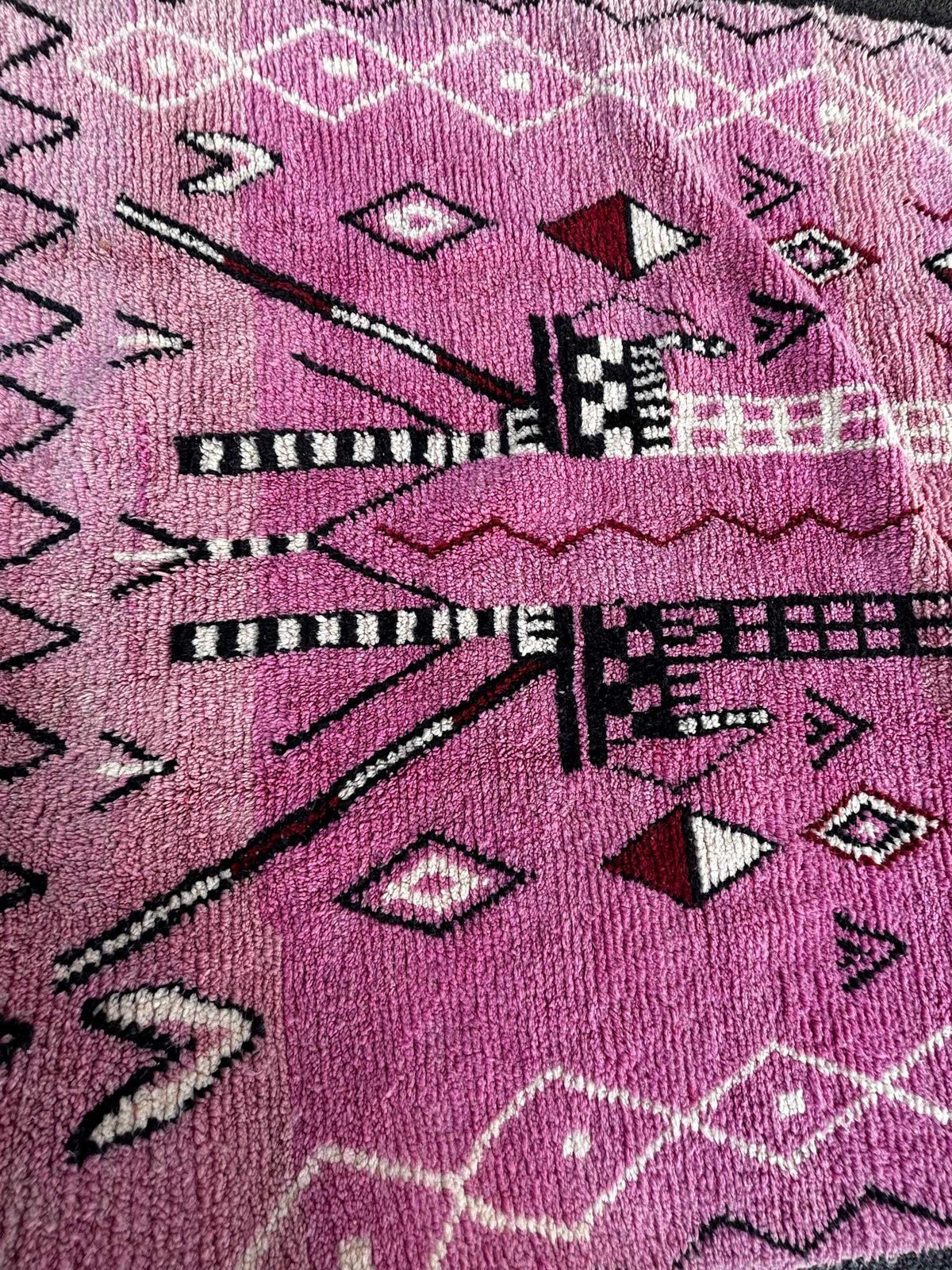 photo furniture Moroccan Boujad Rug 310x210 Cm – Decorative Handmade Wool Area Rug, Pink Berber Rug, Large Statement Moroccan Rug