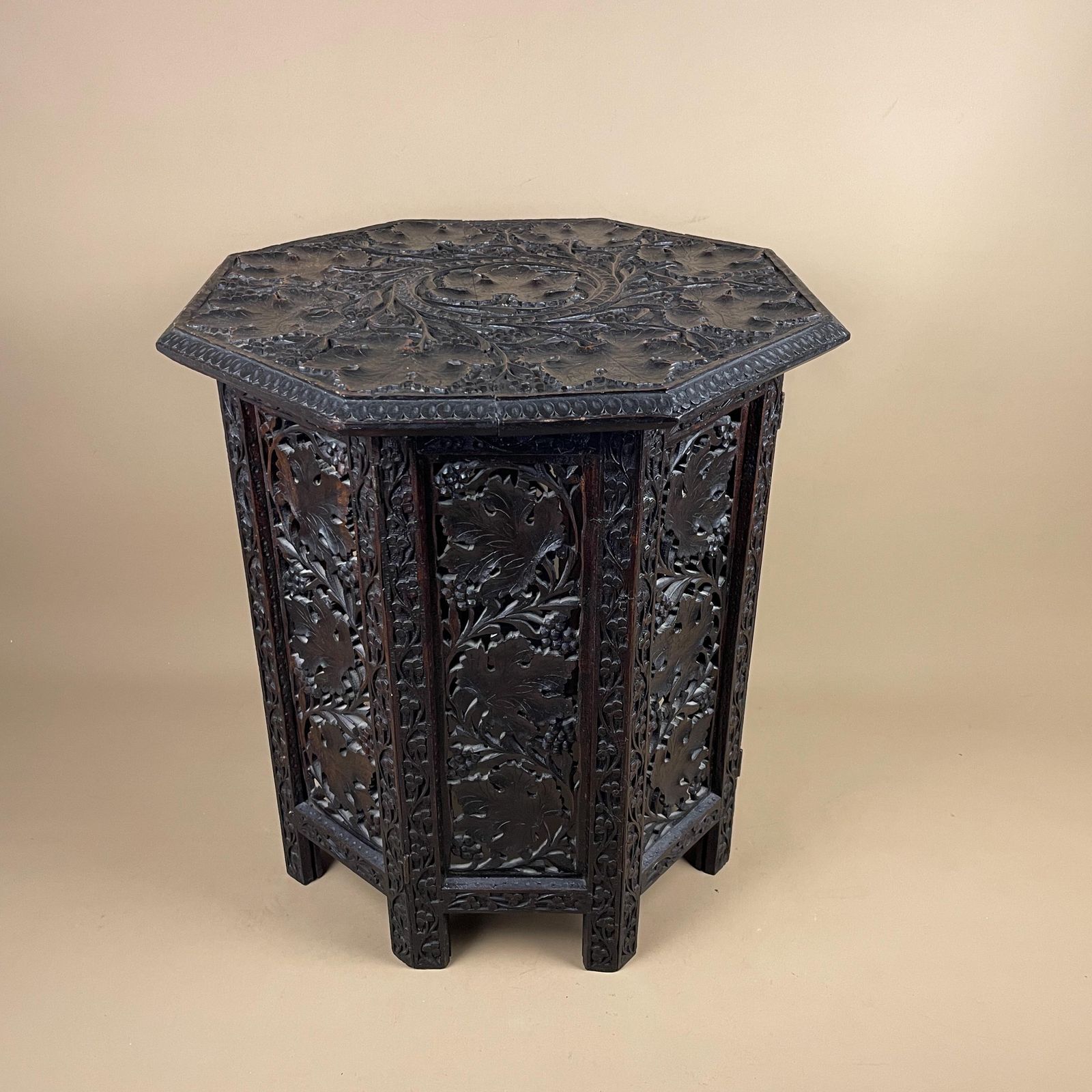 photo vinterior Anglo Indian Wooden Table Fold Down Campaign Decorative Intricate Patterned Hand Crafted Octogan C.1900 Antique Plant Stand Carved Wood