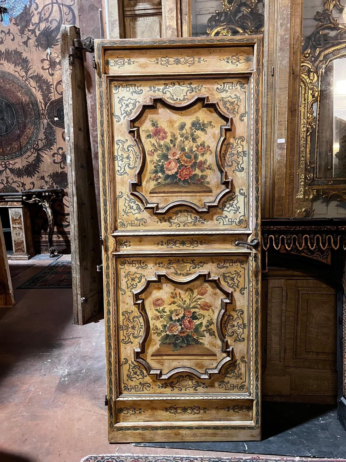 Home Fixtures N. 4 Porte In Legno Riccamente Laccate E Dipinte A Fiori Con Telaio, Italia photo