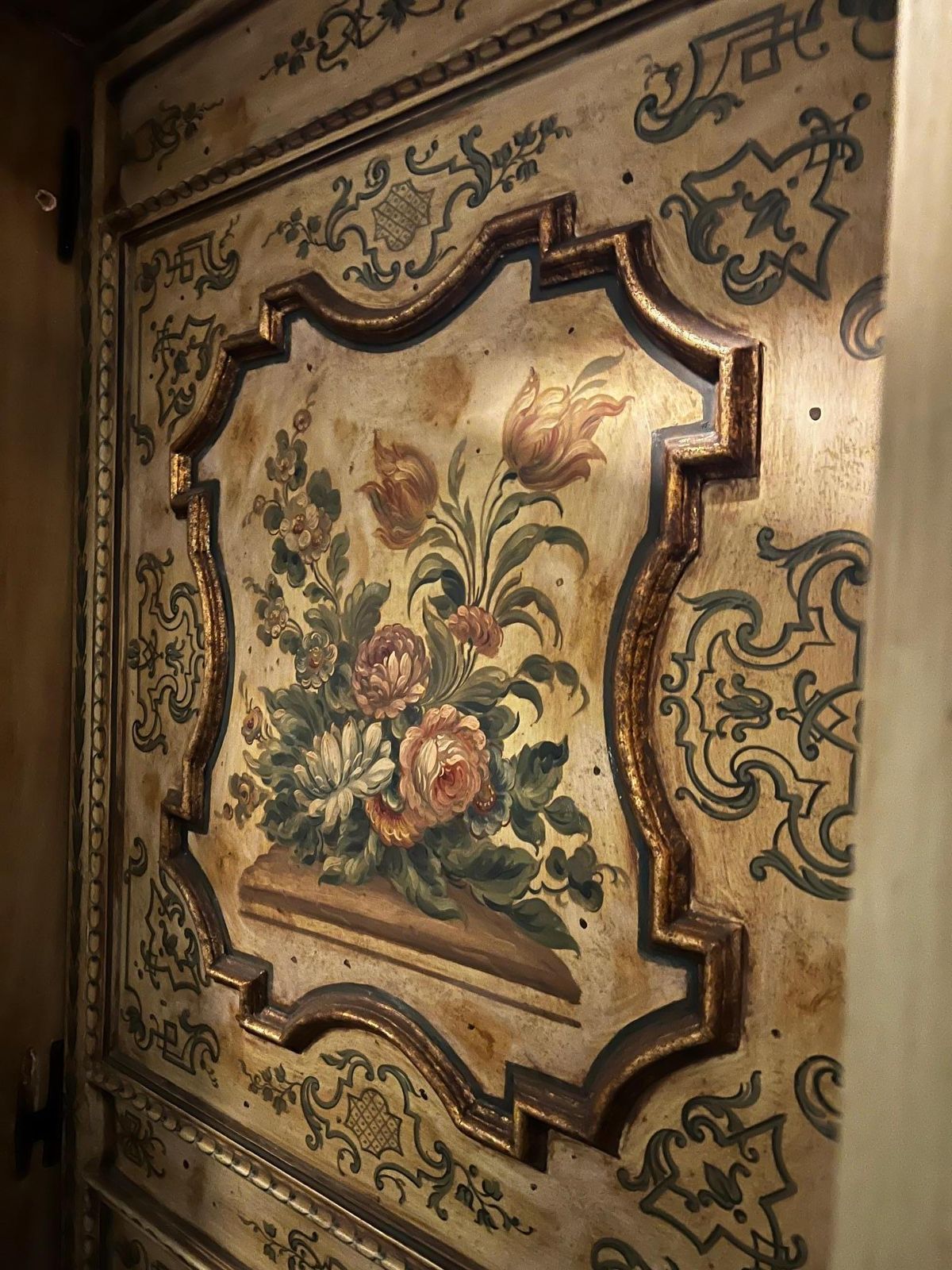 4265.0 N. 4 Porte In Legno Riccamente Laccate E Dipinte A Fiori Con Telaio, Italia photo