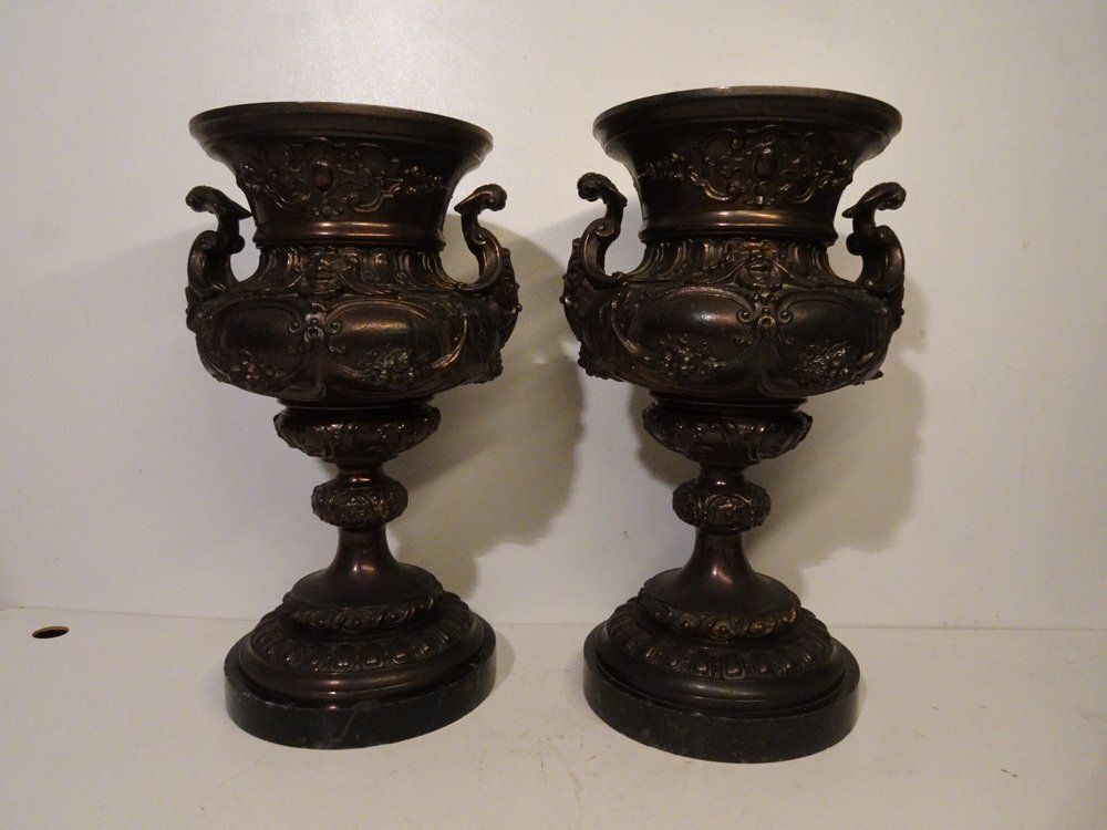 19th Century French Bronze & Cast Iron Medici Vases On Marble Bases, 1980s, Set Of 2 photo for sale