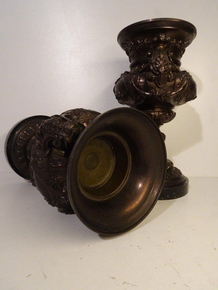 524.0 19th Century French Bronze & Cast Iron Medici Vases On Marble Bases, 1980s, Set Of 2 photo
