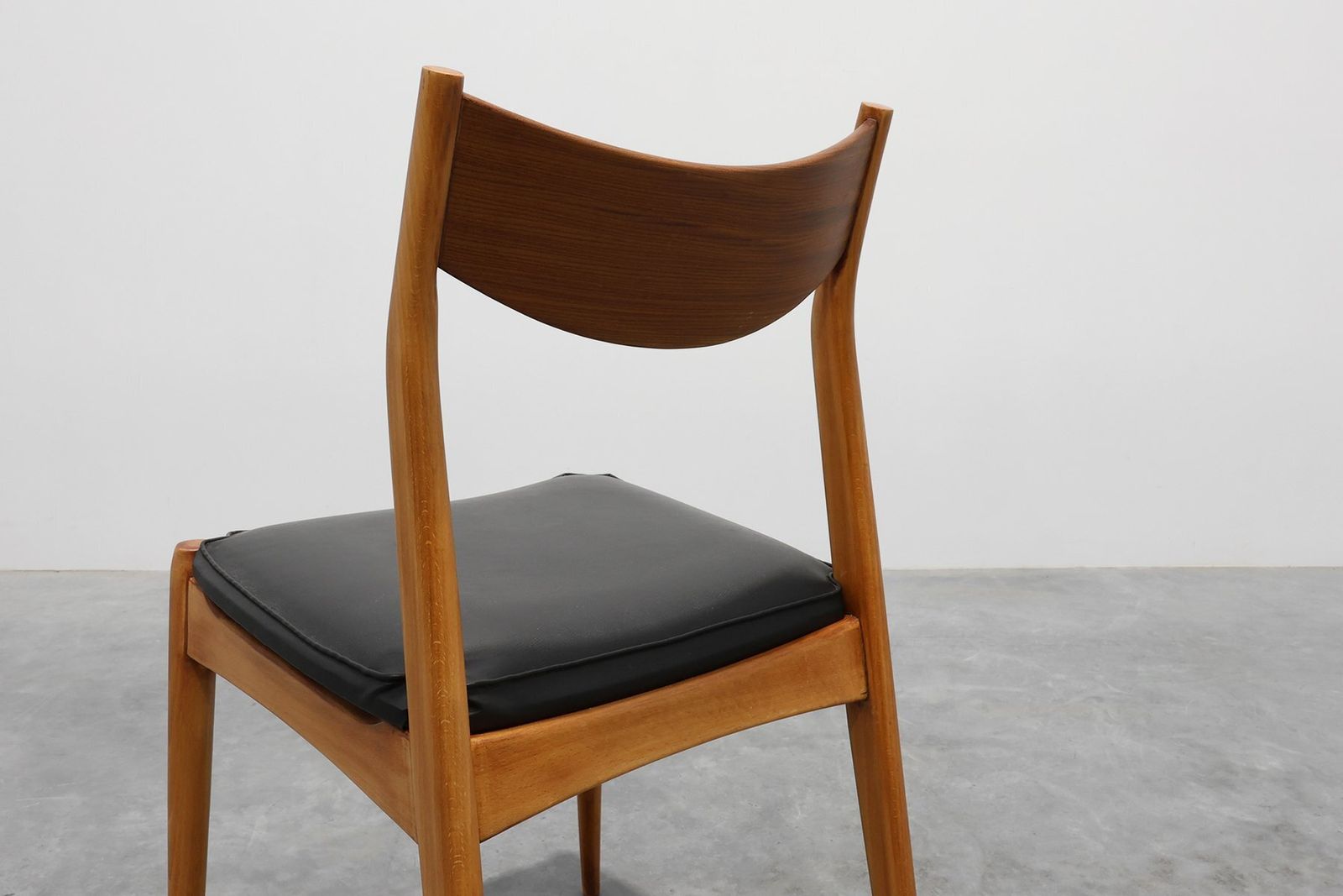 photo vinterior Mid Century Modern Belgian Teak Dining Chairs, 1960s, Set Of 6