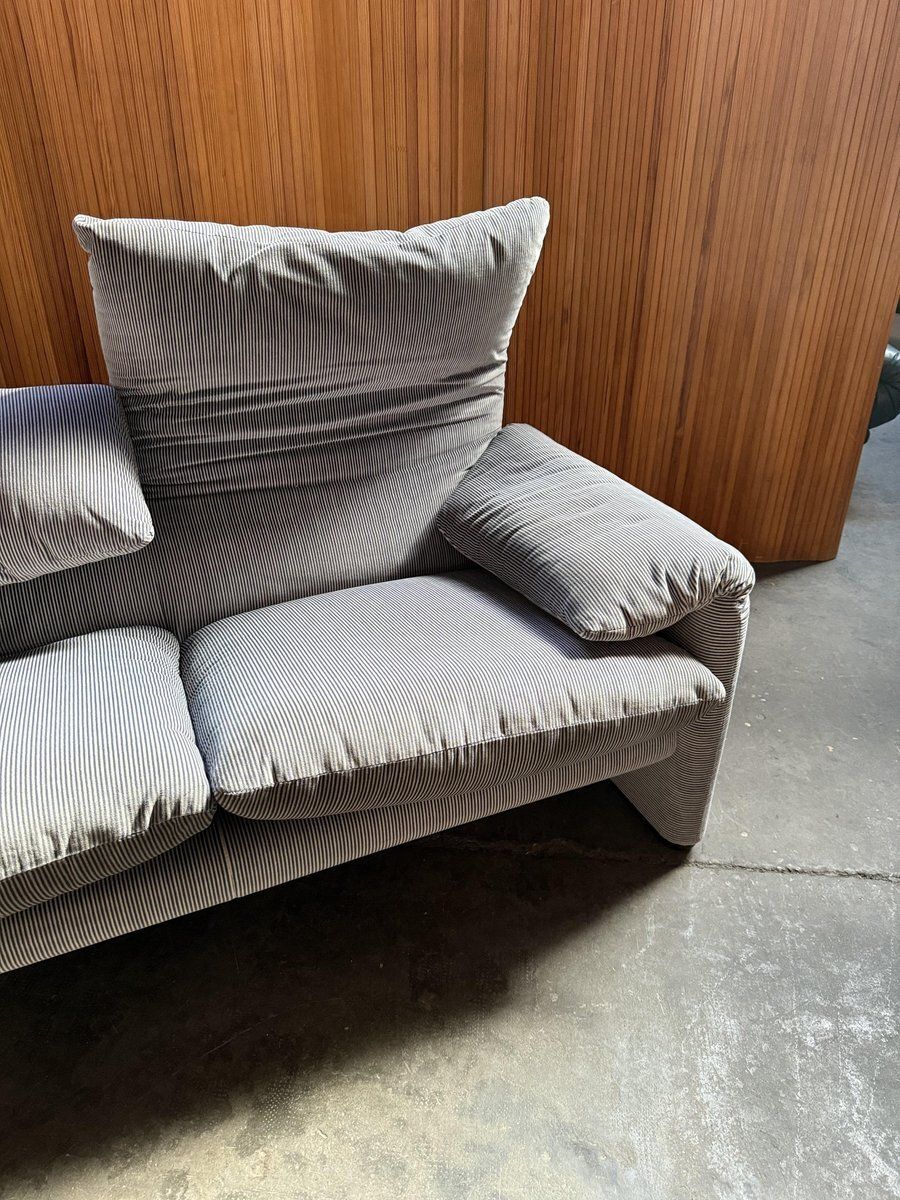 Maralunga 2 Seater Sofa By Vico Magistretti For Cassina, 1970s photo vinterior