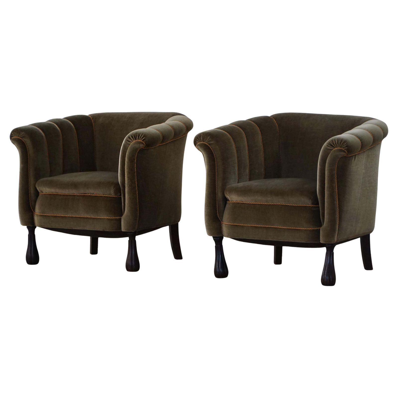 Mid 20th Century, Pair Of Danish Shell Lounge Chairs In Green Velvet, 1940s