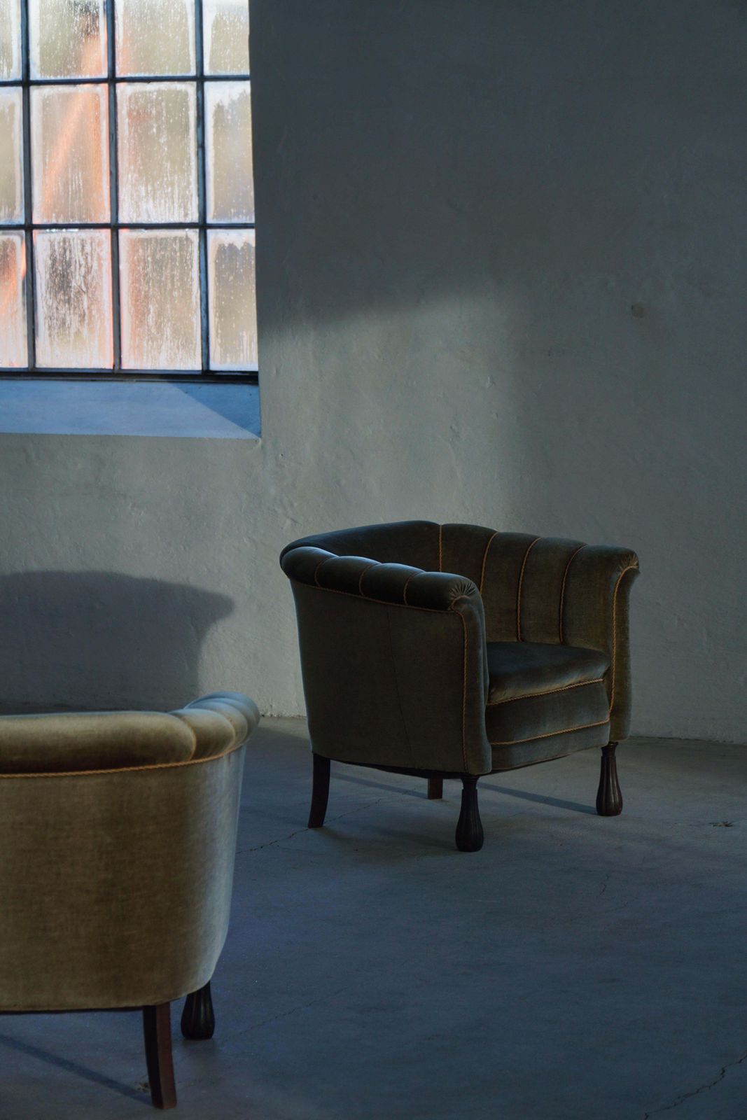 photo buy Mid 20th Century, Pair Of Danish Shell Lounge Chairs In Green Velvet, 1940s
