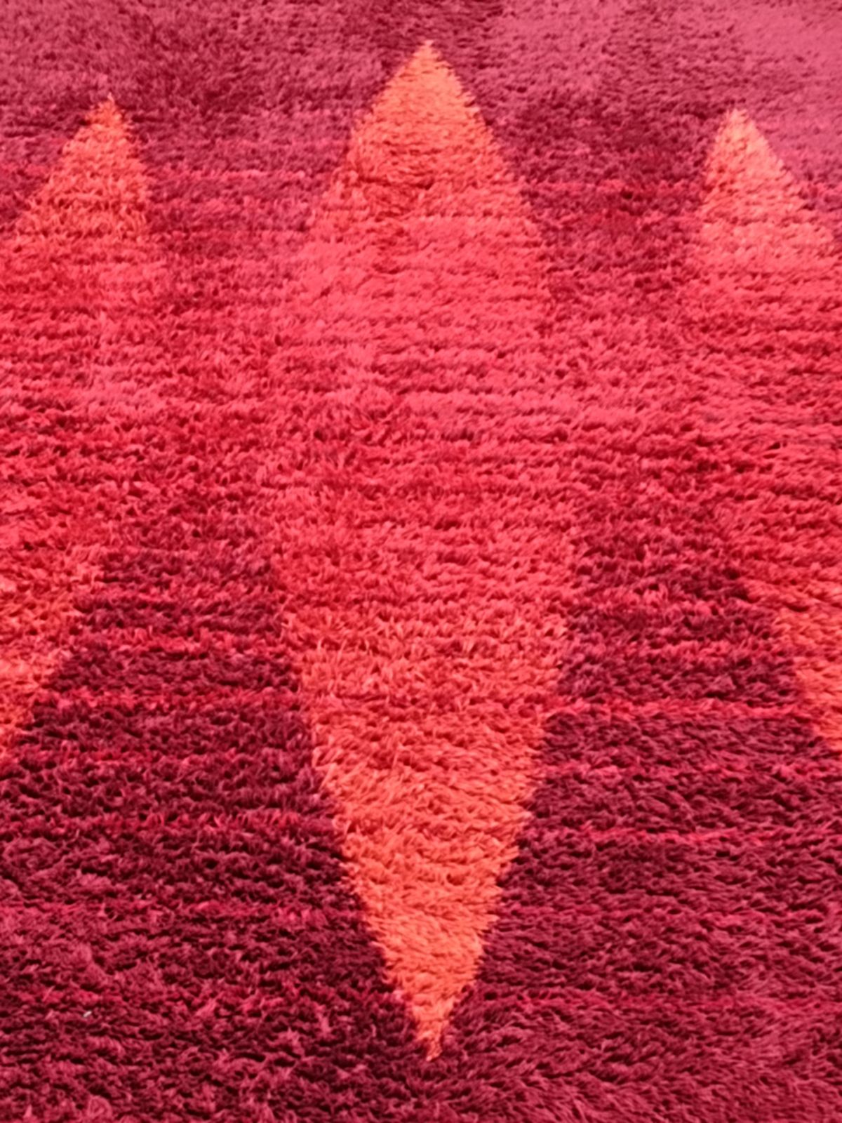 Red Geometric Rya Rug In Wool, Italy 1970s photo for sale