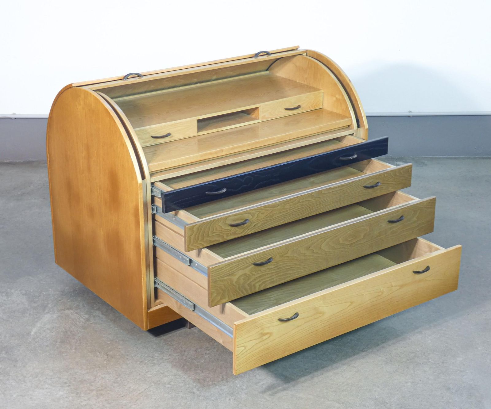 photo furniture "Bauletto" Secretaire Desk, Design Giovanni Offredi For Saporiti. 1977