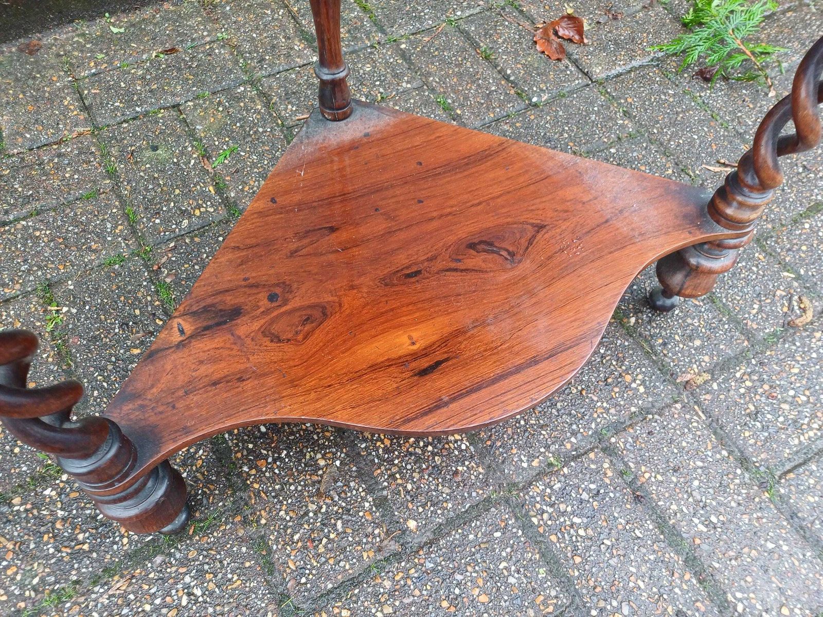 photo vintage Stunning High Quality Antique Victorian Rosewood Corner Wot Not Shelf Stand Twisted Barley Twist Columns, Fretwork Back