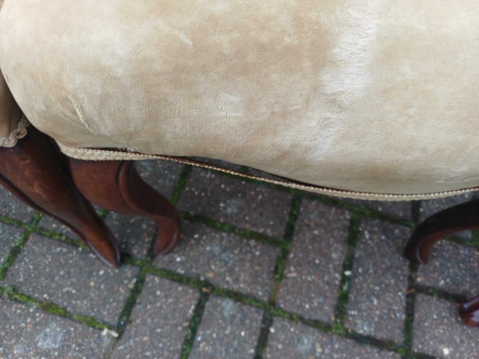 photo vinterior Set Of Four Antique Victorian Mahogany Balloon Back Dining Chairs High Quality Frames Vintage Original Velvet Upholstery